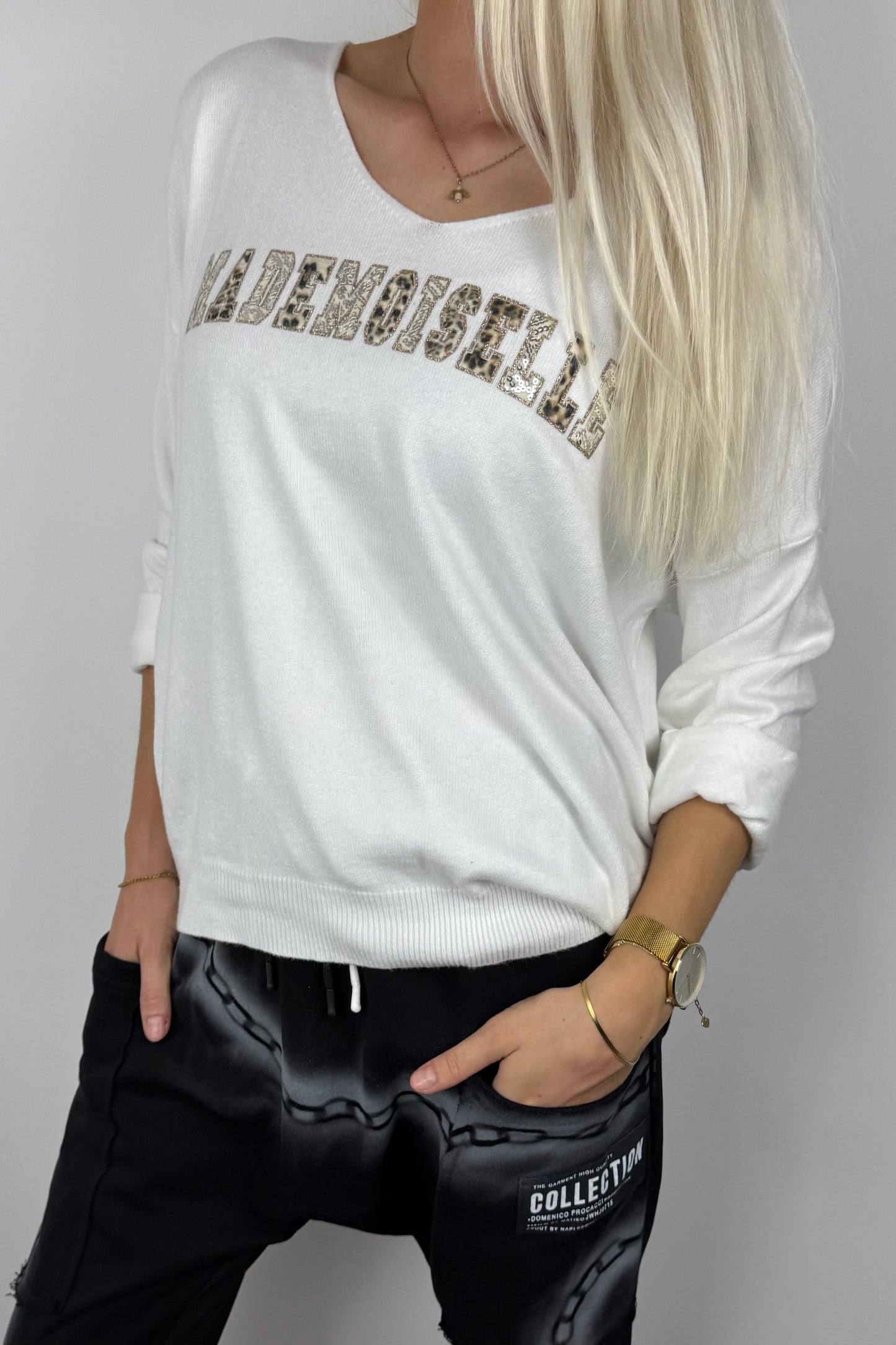 Strickshirt mit Schriftzug „Mademoiselle“-Weiß
