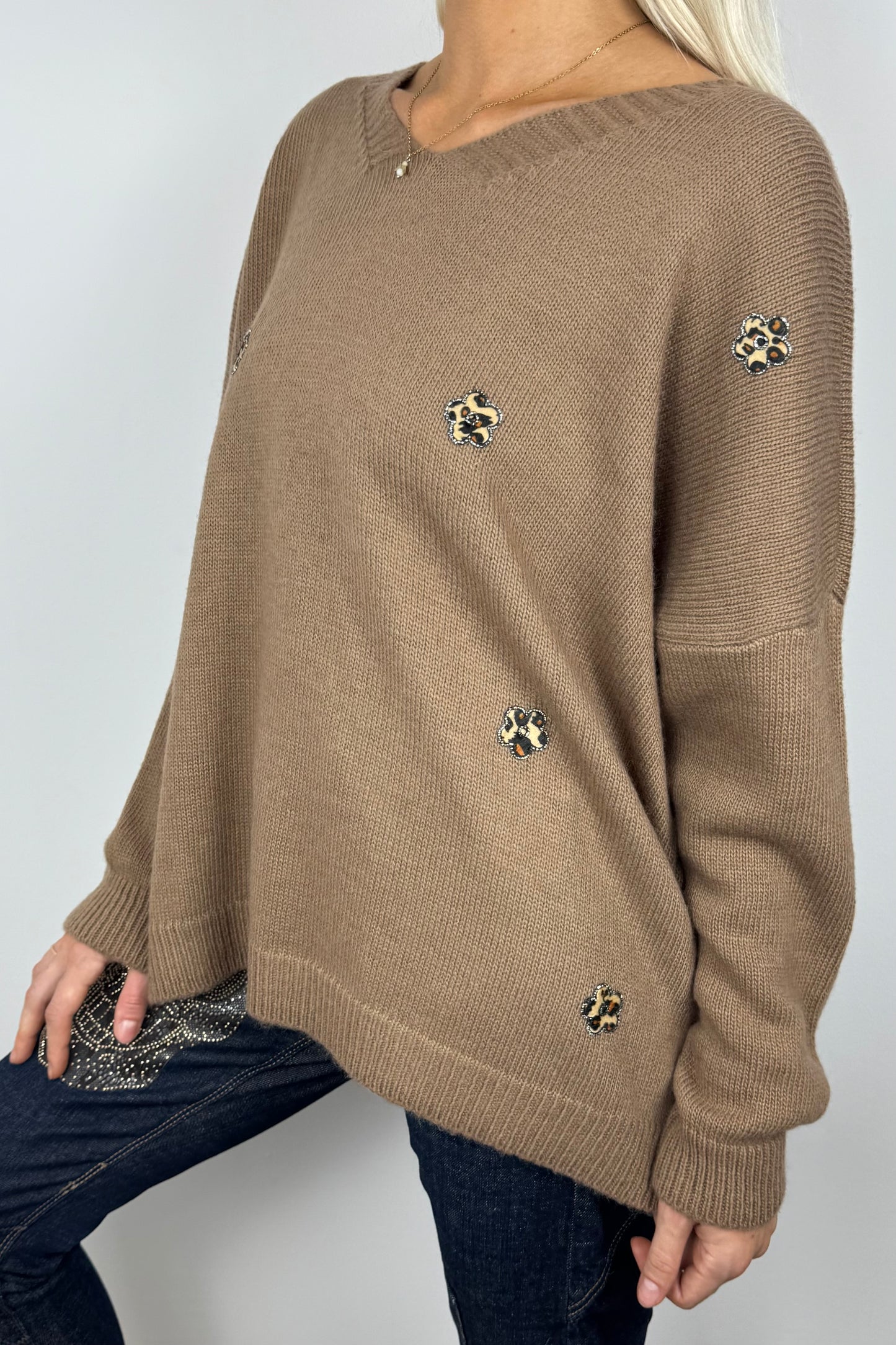 Strickshirt mit Blumen-Details-Mud