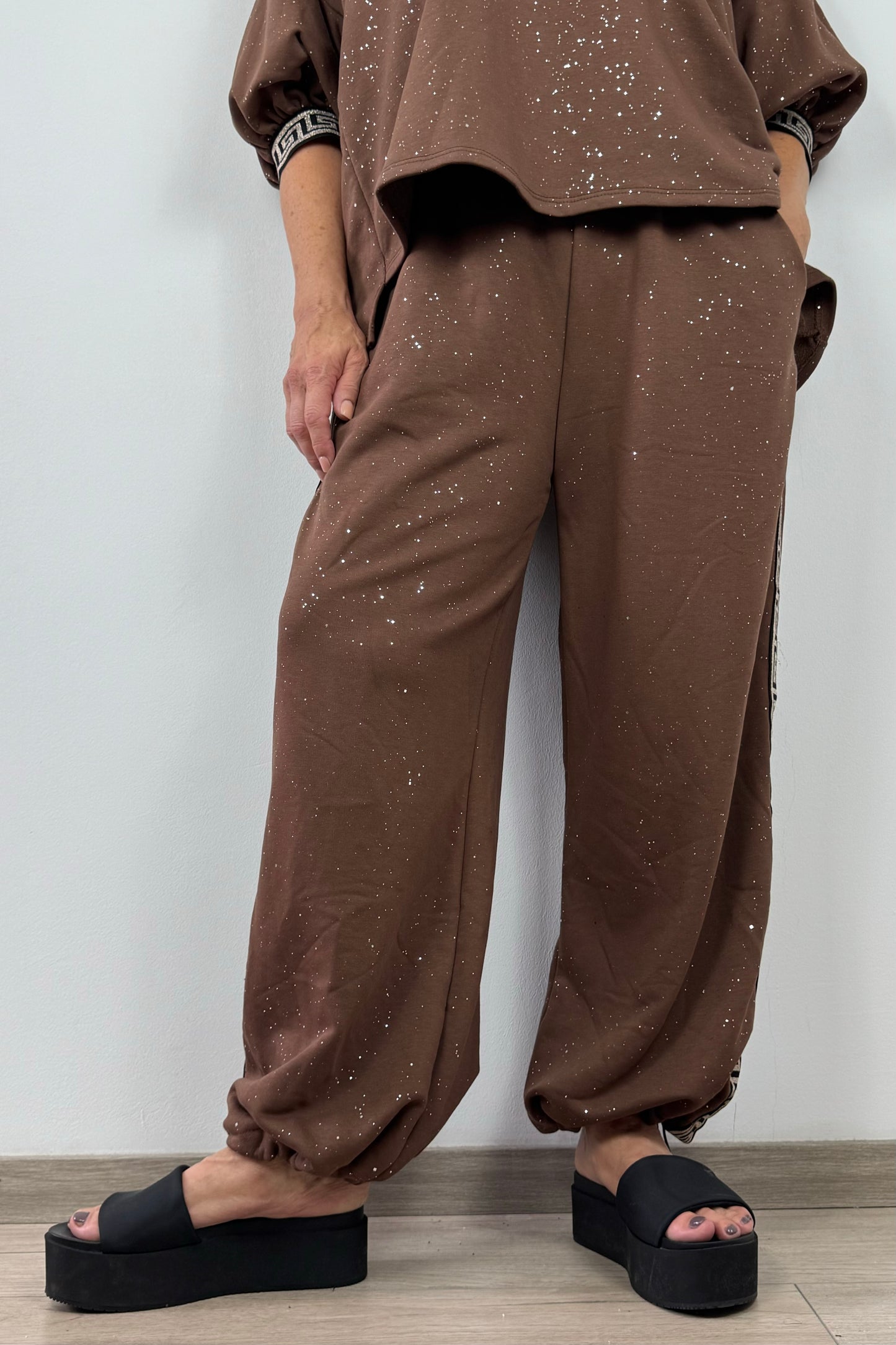 Damen Jogpants mit Glitzer – Zierstreifen & elastischer Bund