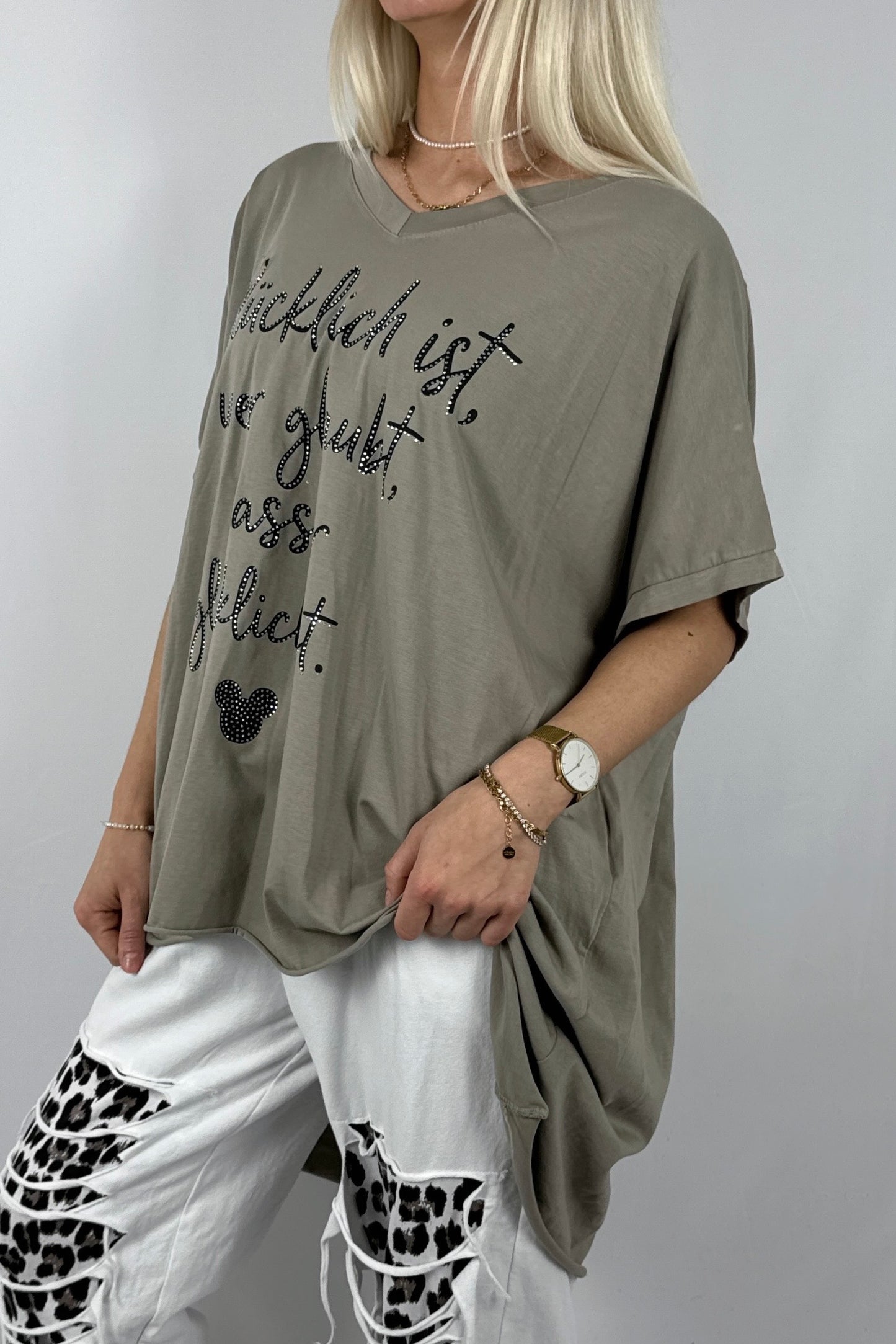 Oversize Shirt mit Schriftzug Glücklich ist – Lässiger Look-Mud