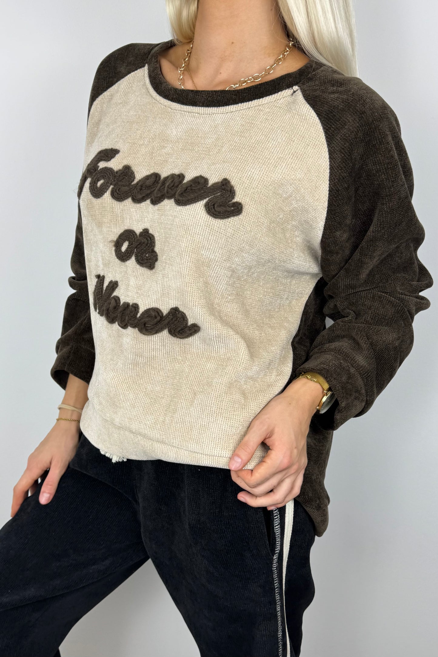 Damen Shirt mit Schriftzug und bequemem Schnitt-Choco