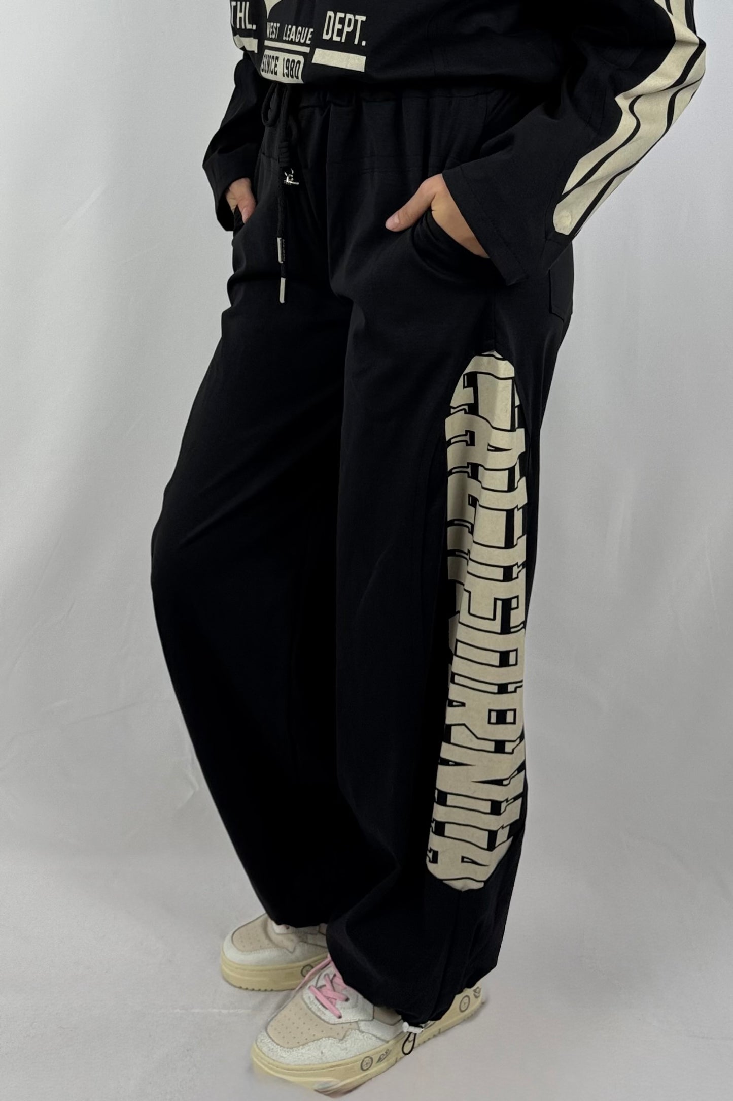 Damen Hose – Sportlicher Freizeit-Look mit Schriftzug-Schwarz