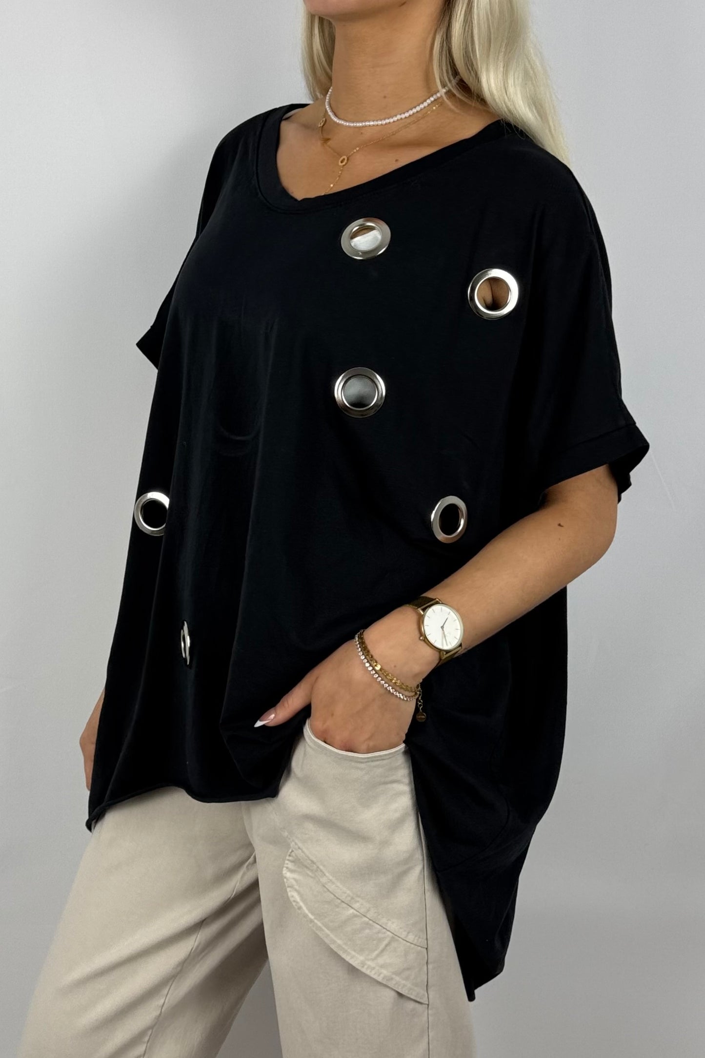 Oversize-Shirt mit dekorativen Metallösen-Schwarz