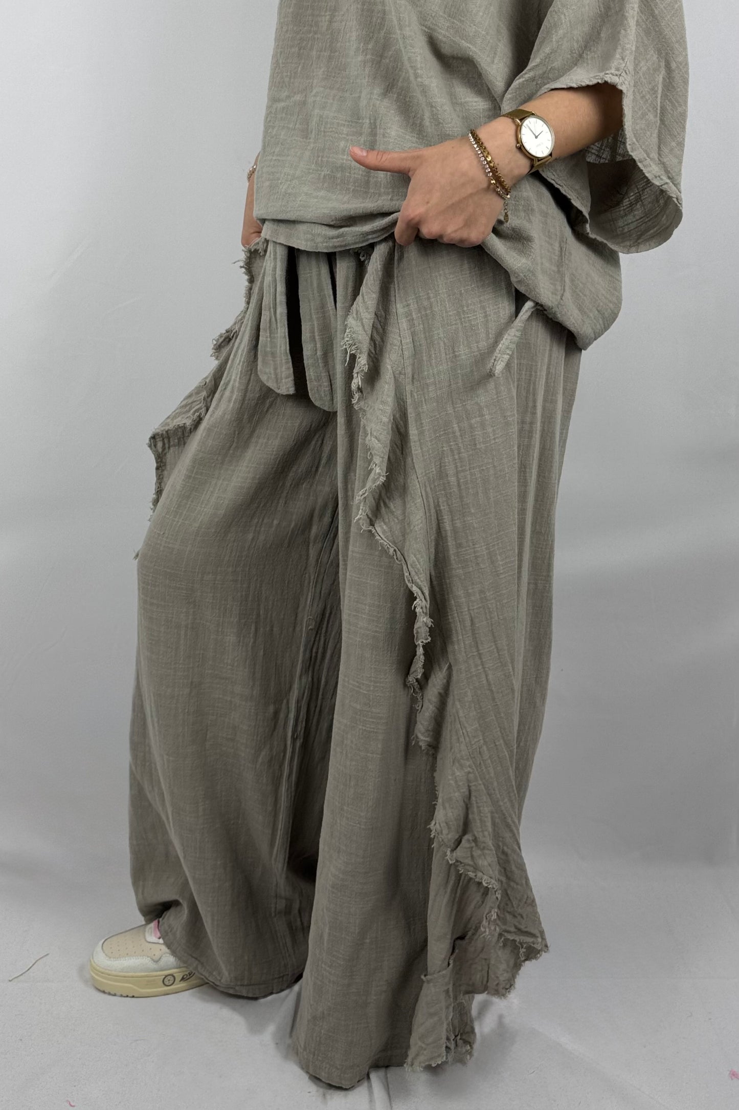 Baumwoll Hose mit Bindegürtel & Volants – Boho Style-Mud