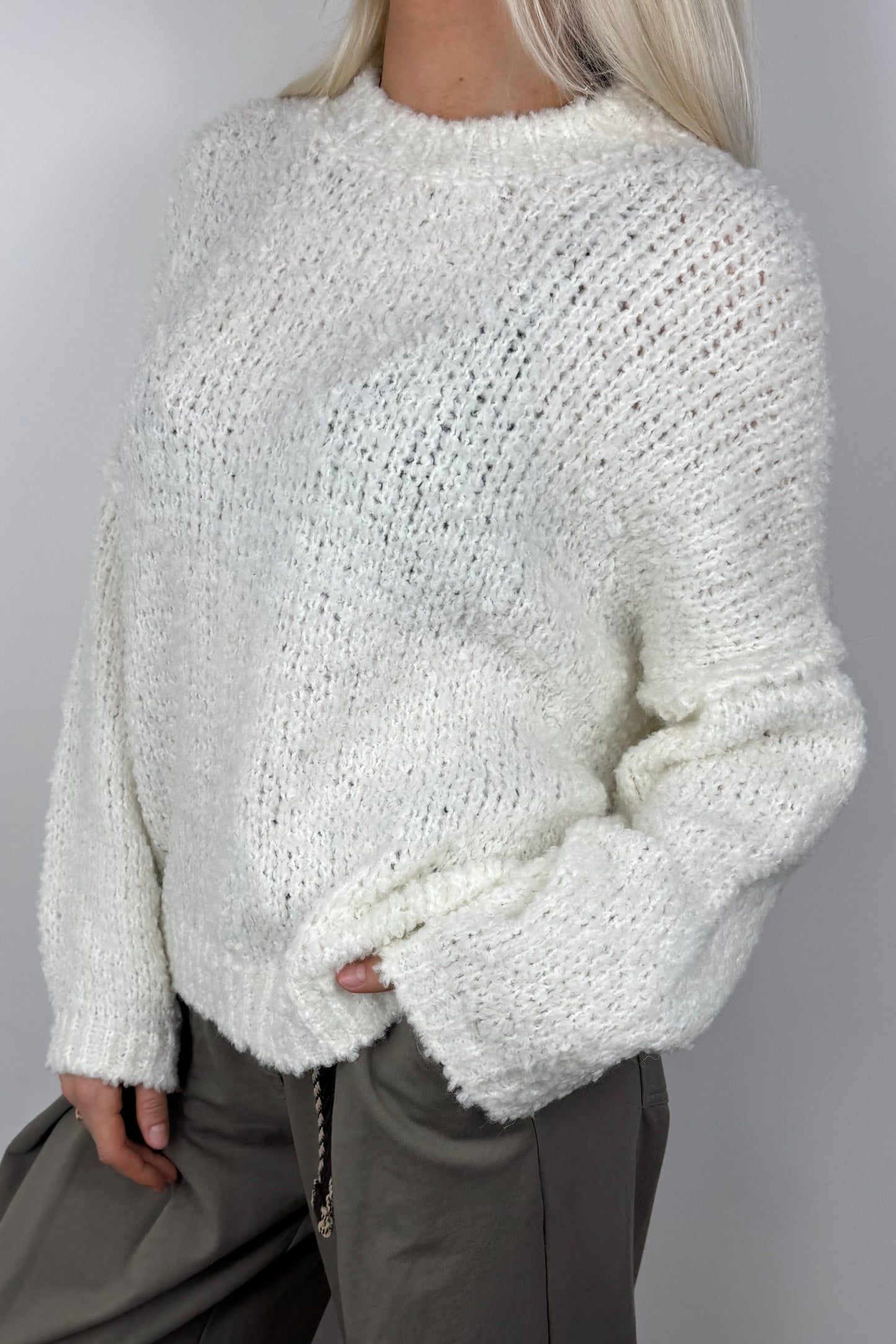 Kuscheliger Grobstrickpullover mit Stehkragen-Weiß