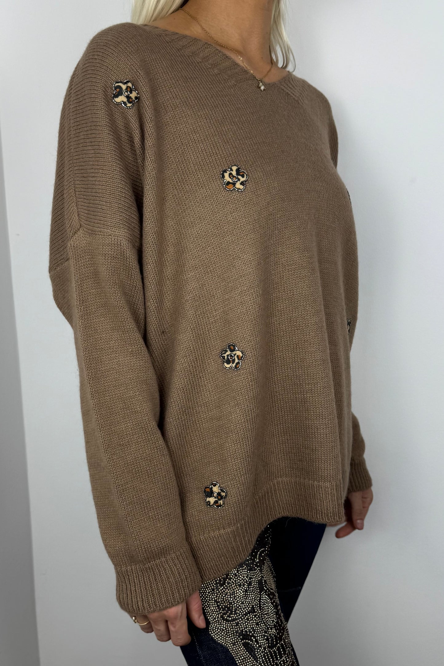 Strickshirt mit Blumen-Details-Mud