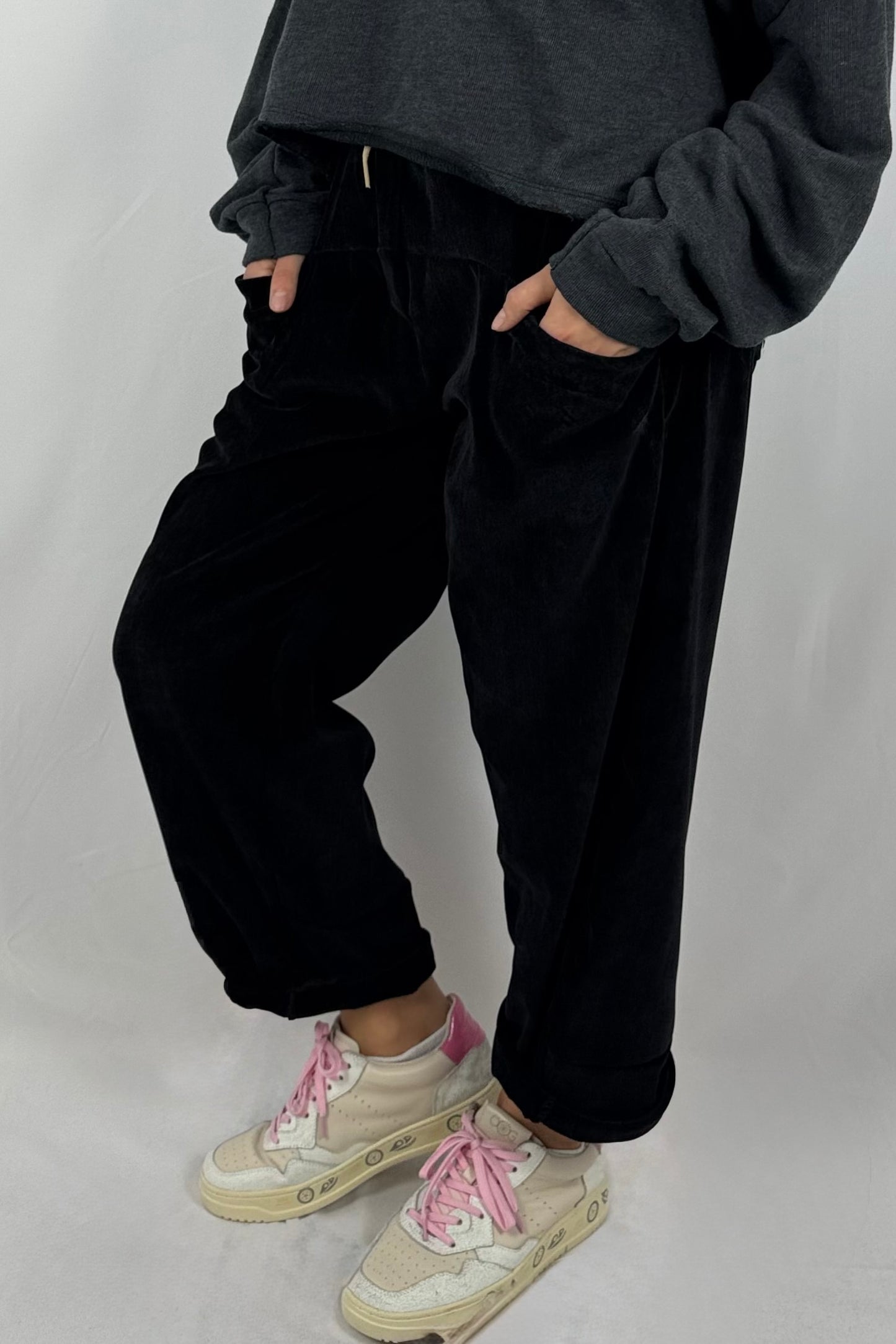 Damen Hose – Samtoptik mit Leo-Kordel-Schwarz