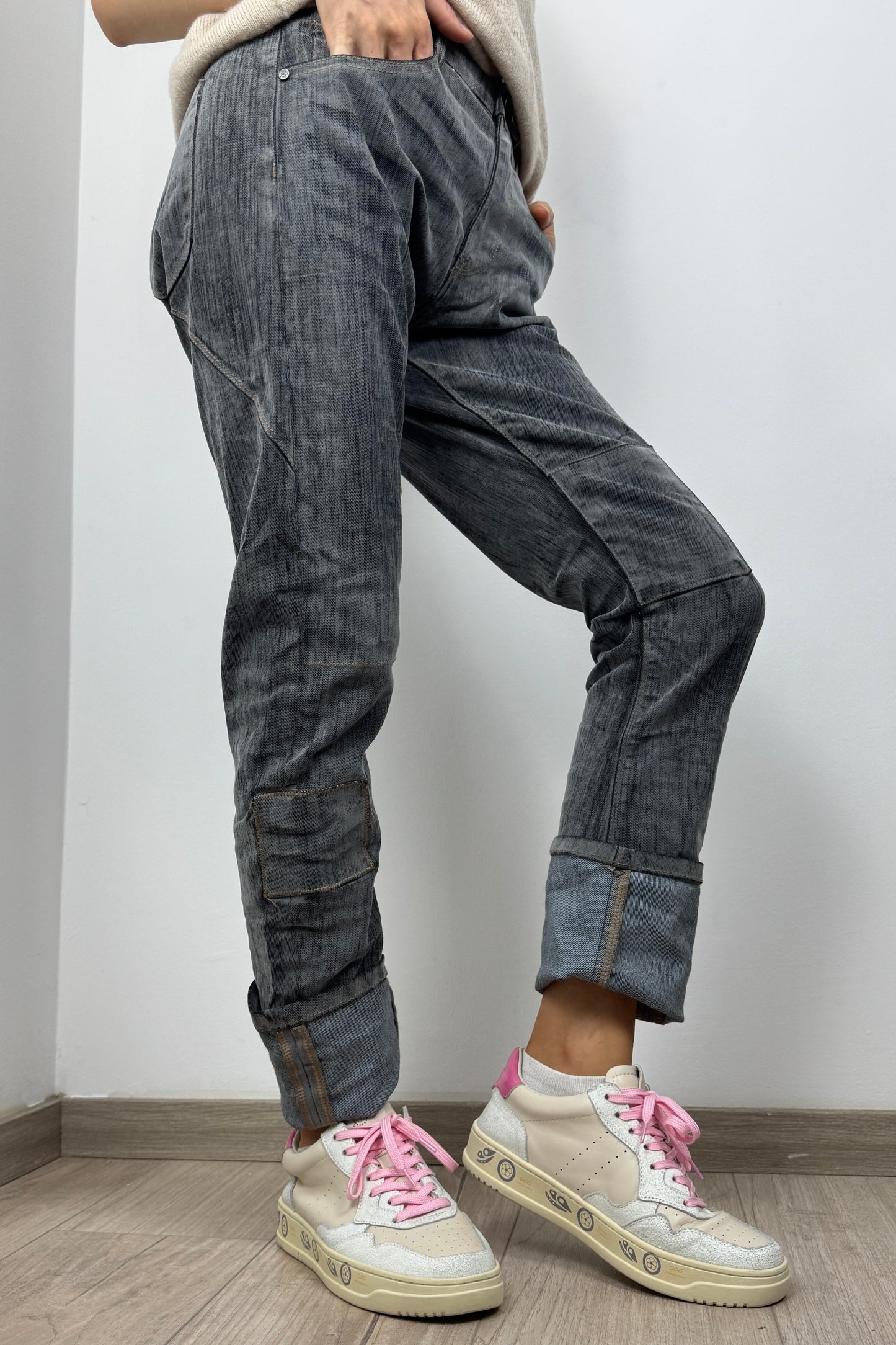 Trendige Jeans im Used-Look mit Patch-Details