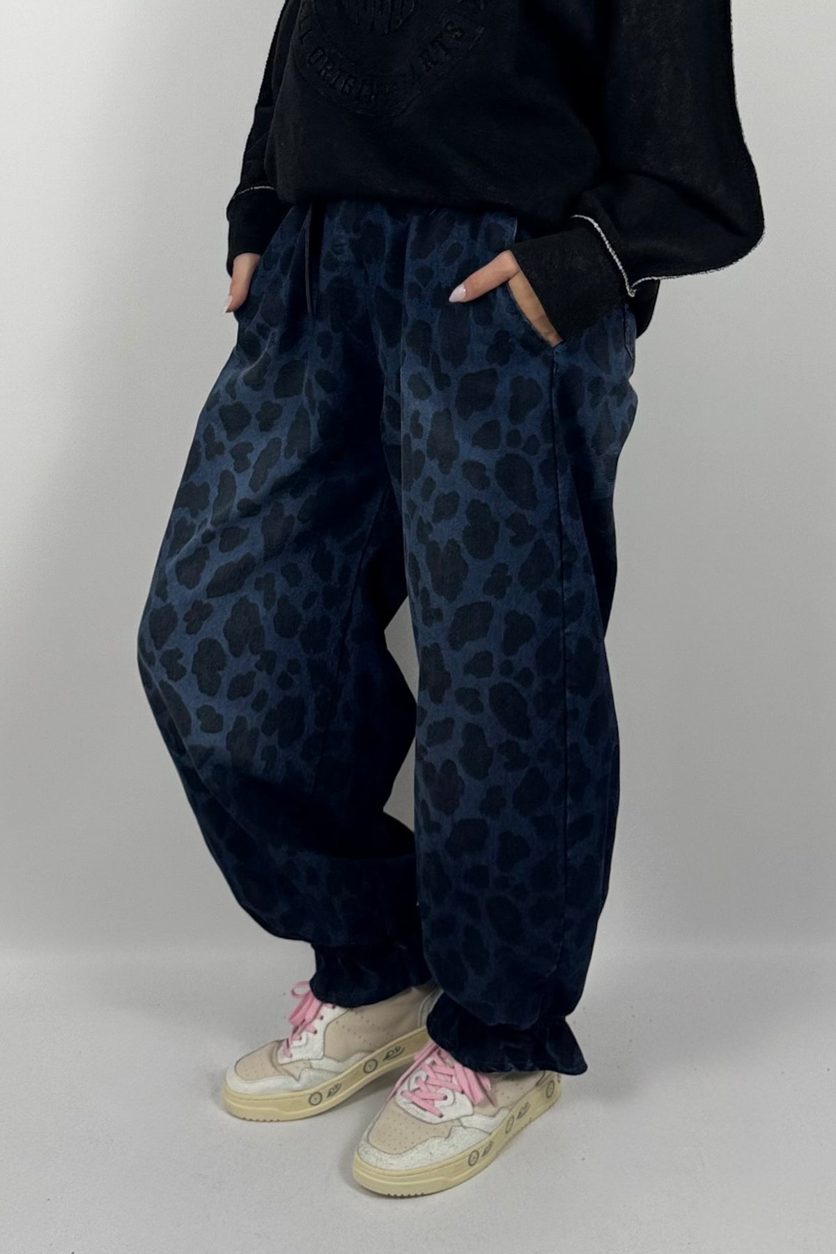 Modische Damen Balloonhose mit Leo-Muster & Gürtel –Jeans