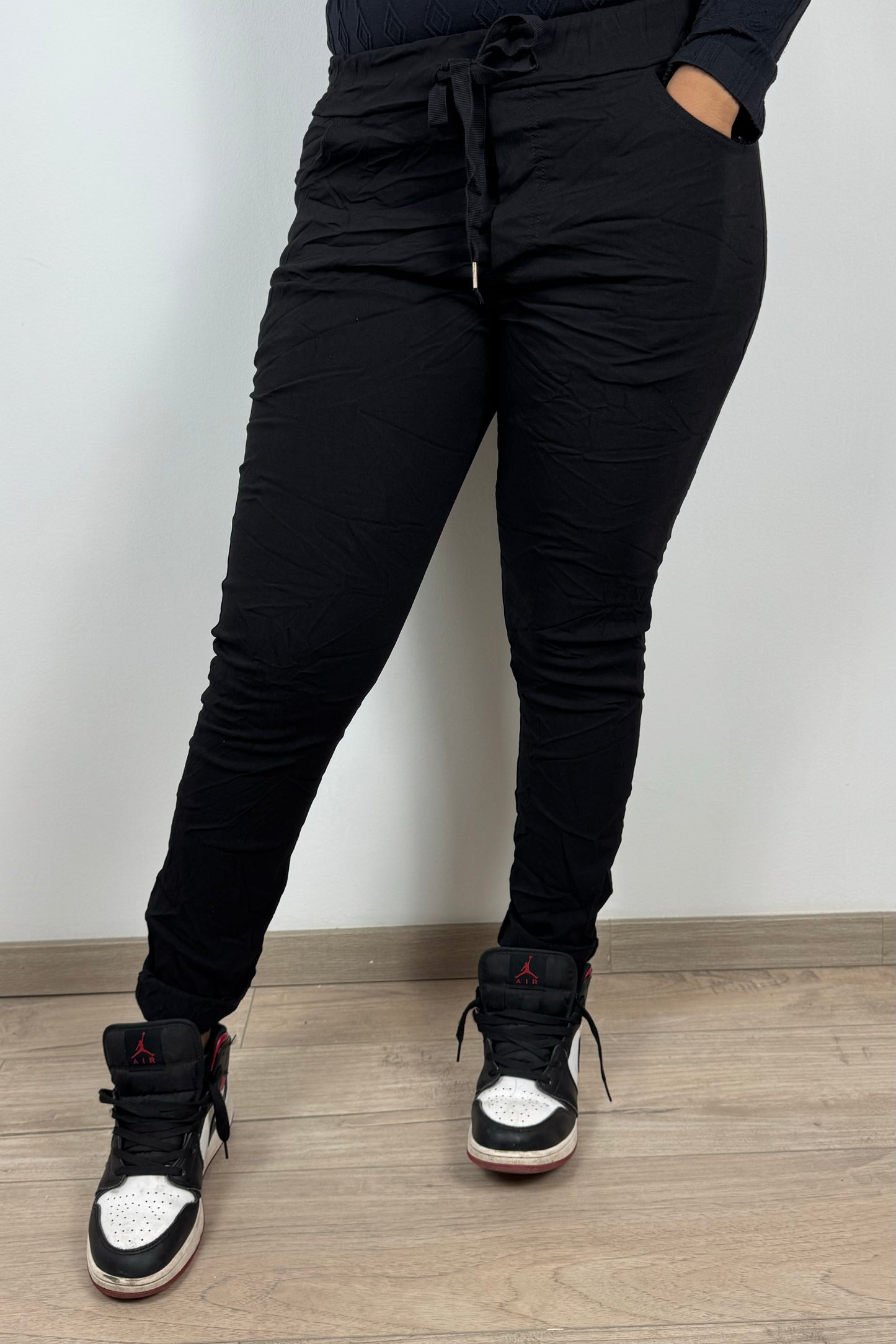 Schmal geschnittene Damen-Stretchhose – figurbetonter Sitz