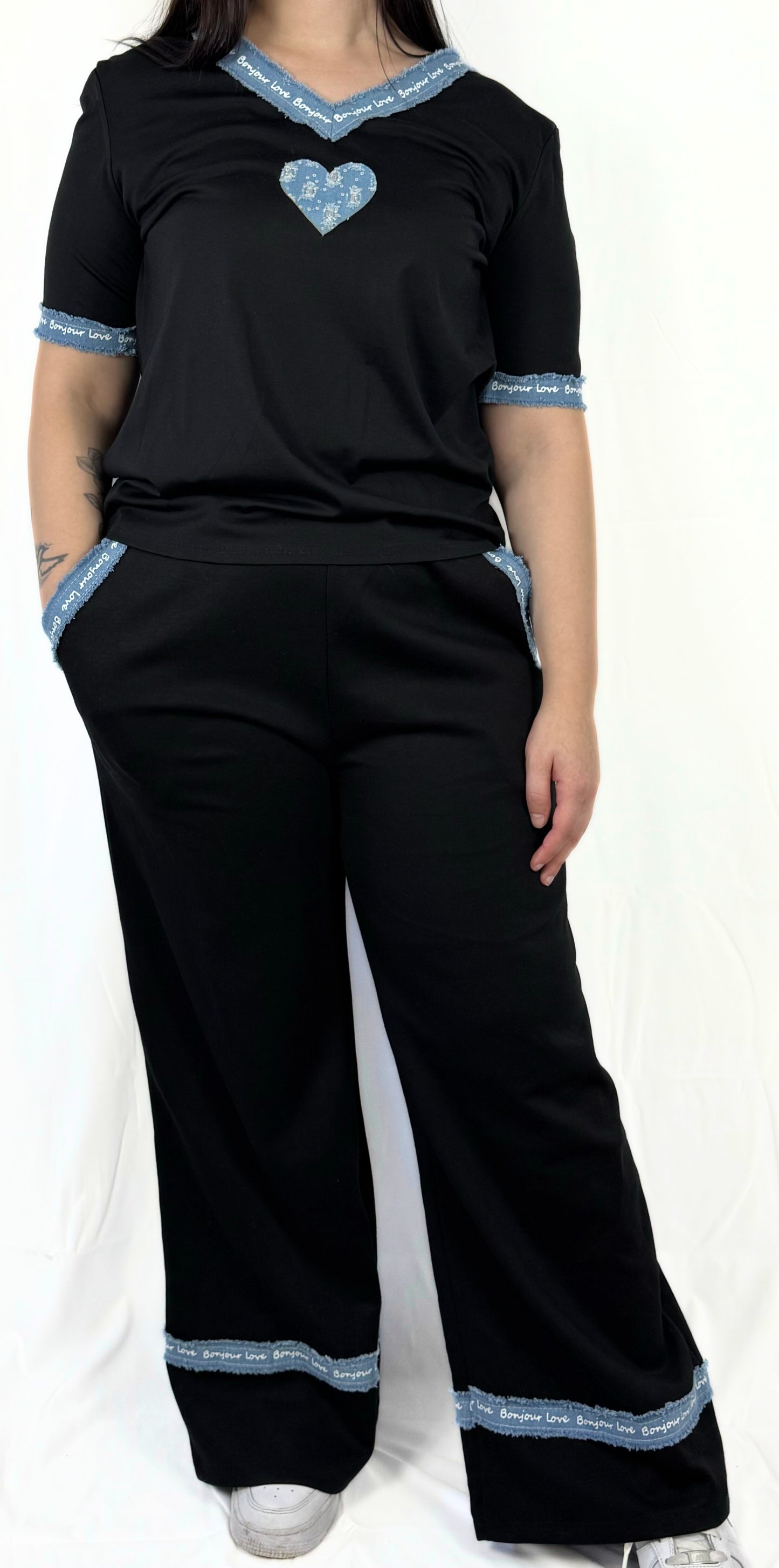Damenhose mit Jeans-Applikationen – stylischer Mix-Look