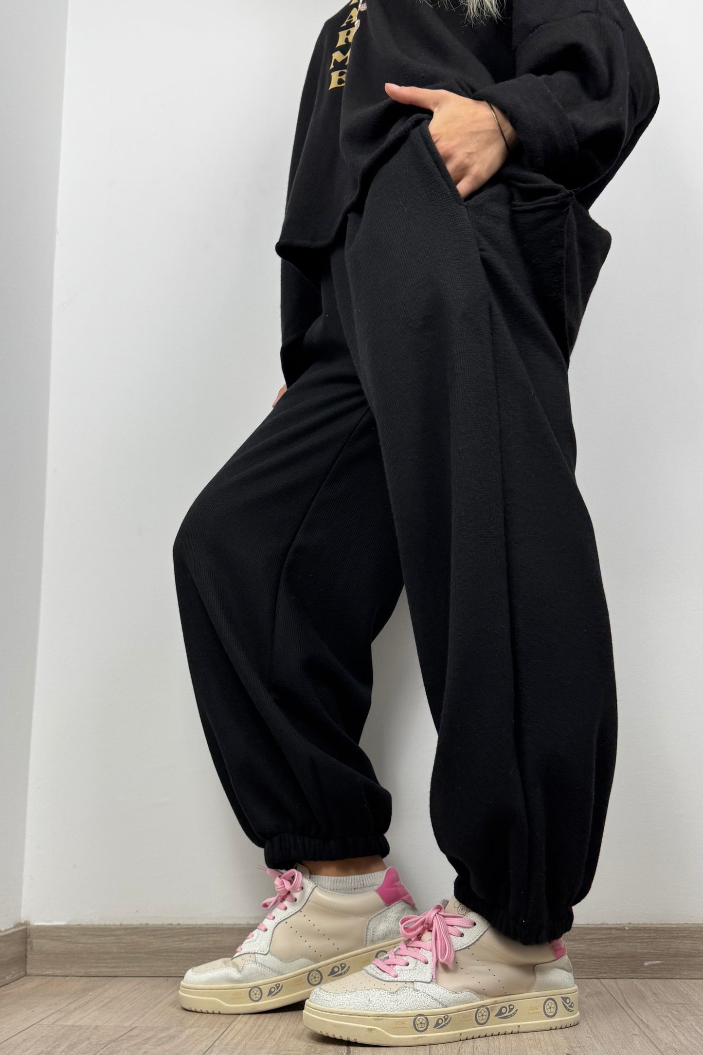 Damen Hose mit Gummibund und weitem Bein –Schwarz