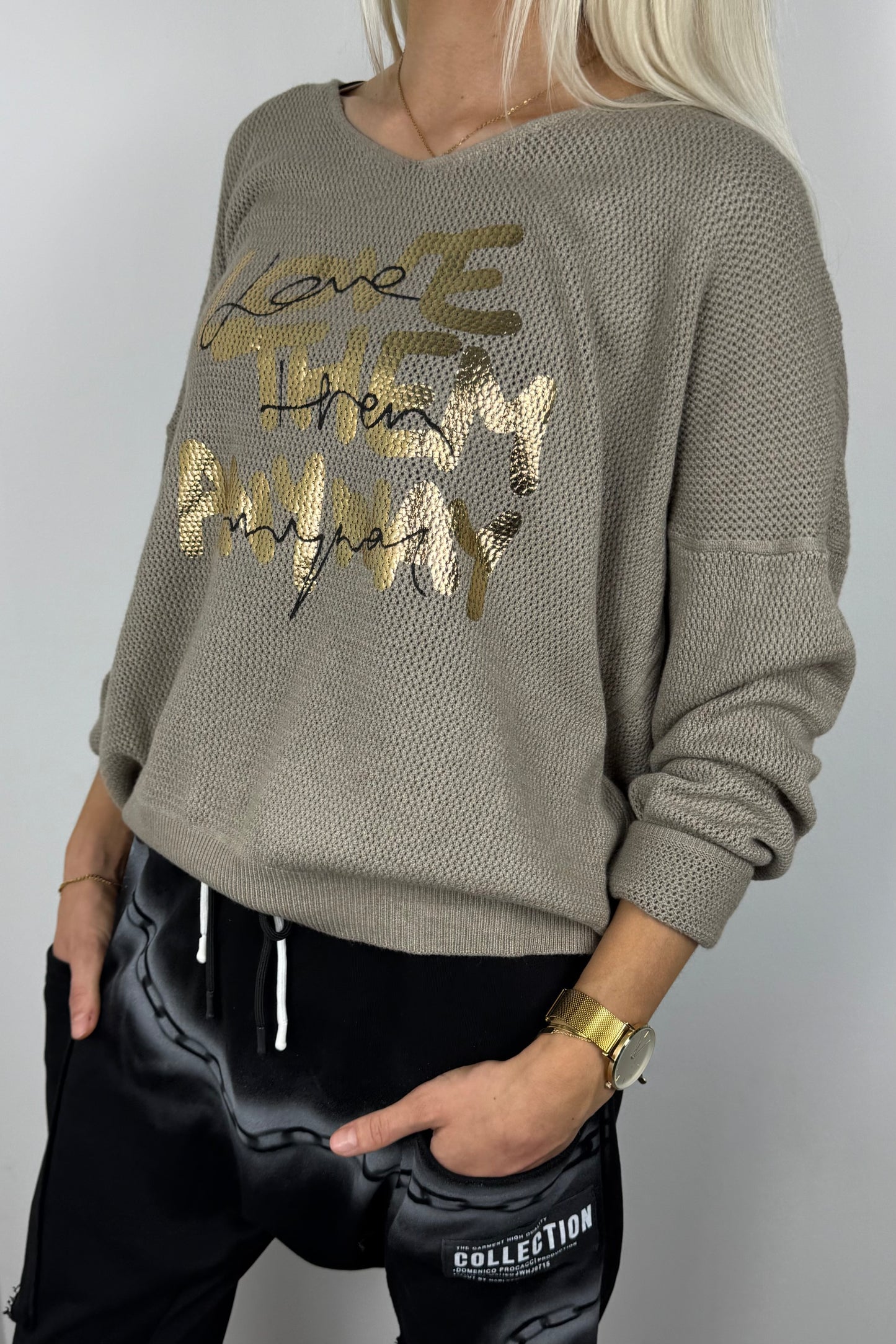 Damen Shirt mit Glitzer-Schriftzug „Love Them Anyway“ – Mud