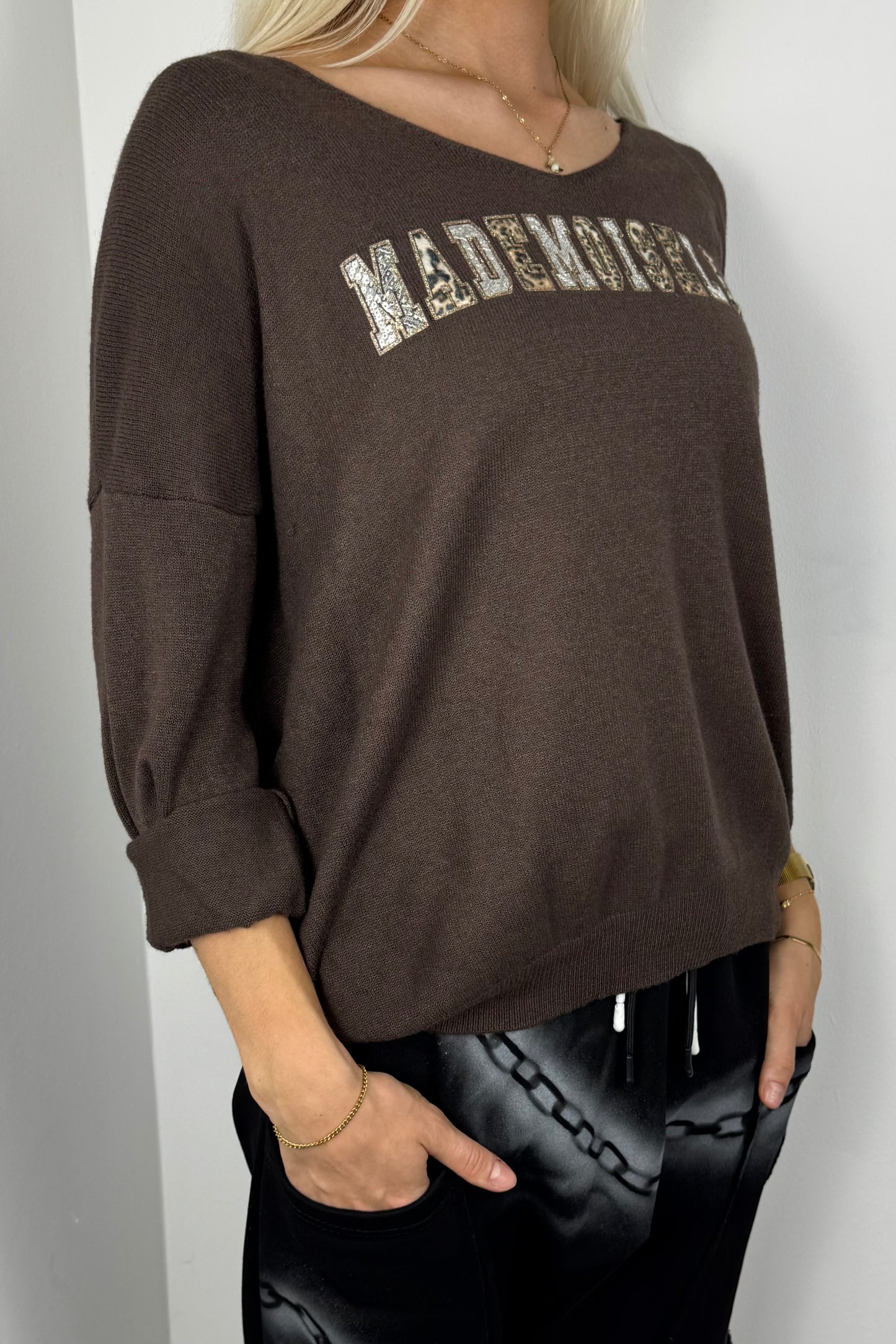 Strickshirt mit Schriftzug „Mademoiselle“-Choco