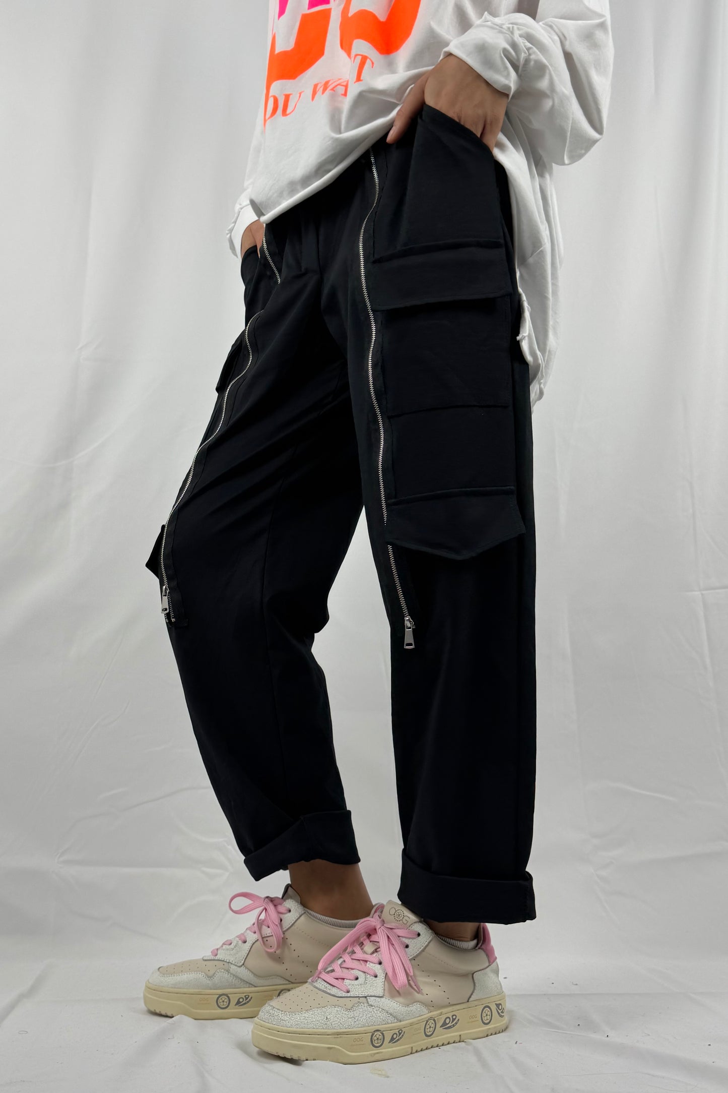 Hose mit Elastikbund, Zipper-Details & Taschen-Schwarz