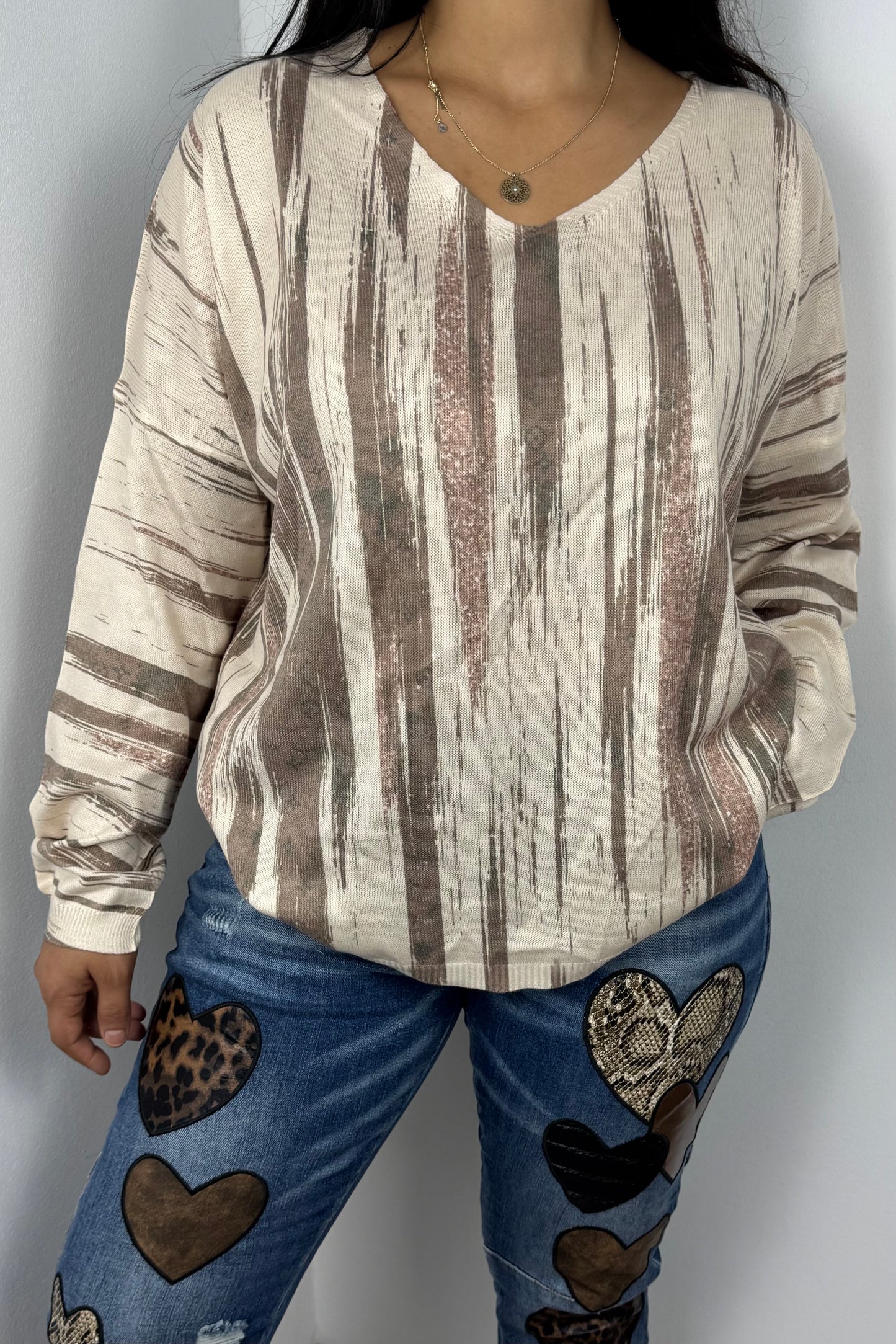 Feinstrick-Shirt mit abstraktem Muster und V-Ausschnitt