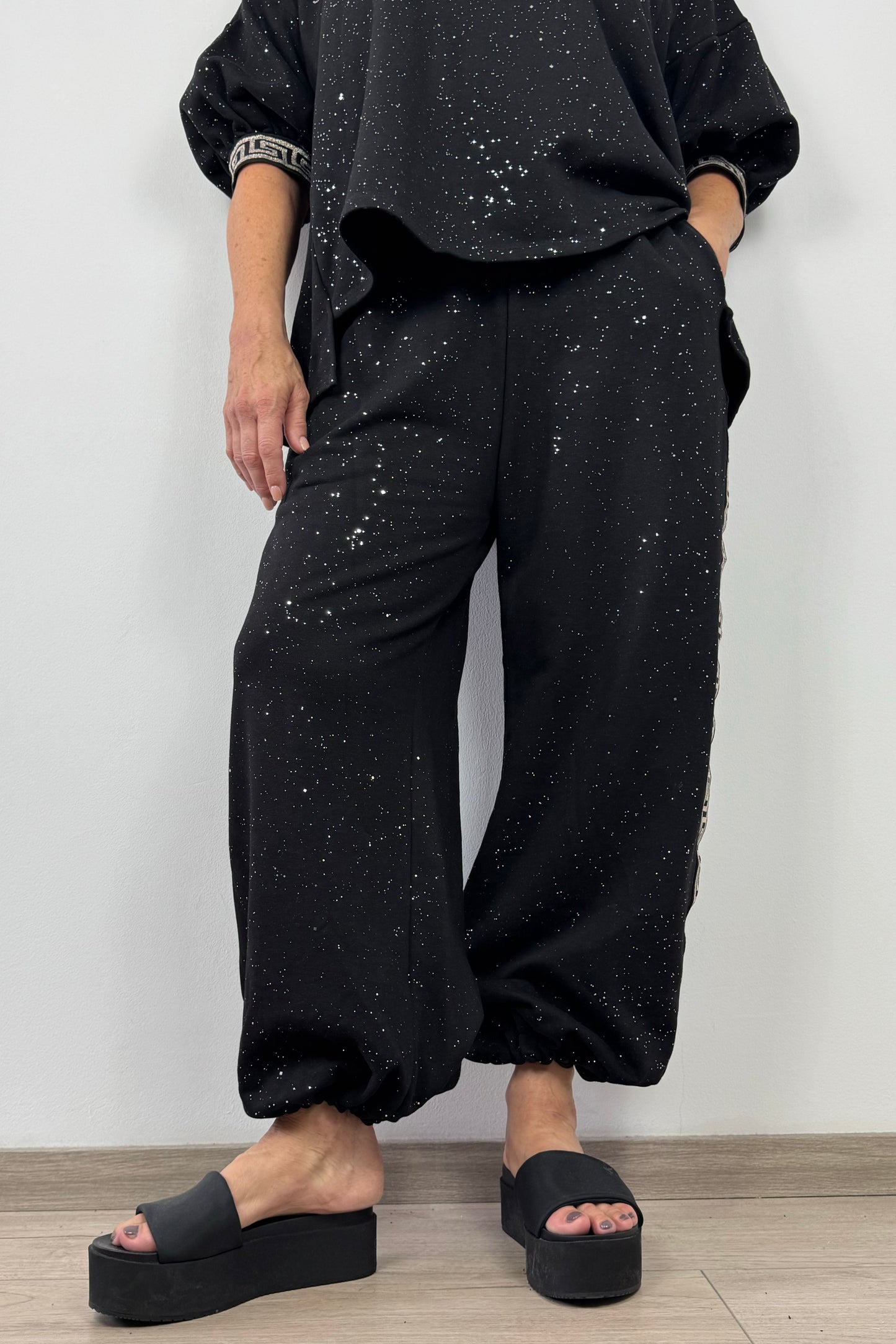 Damen Jogpants mit Glitzer – Zierstreifen & komfortabler Sitz