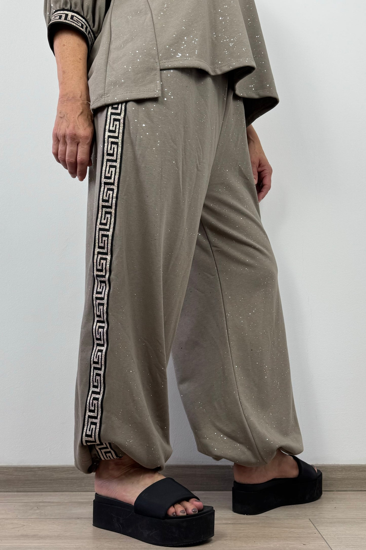 Damen Jogpants – Glitzereffekt & seitliche Zierstreifen