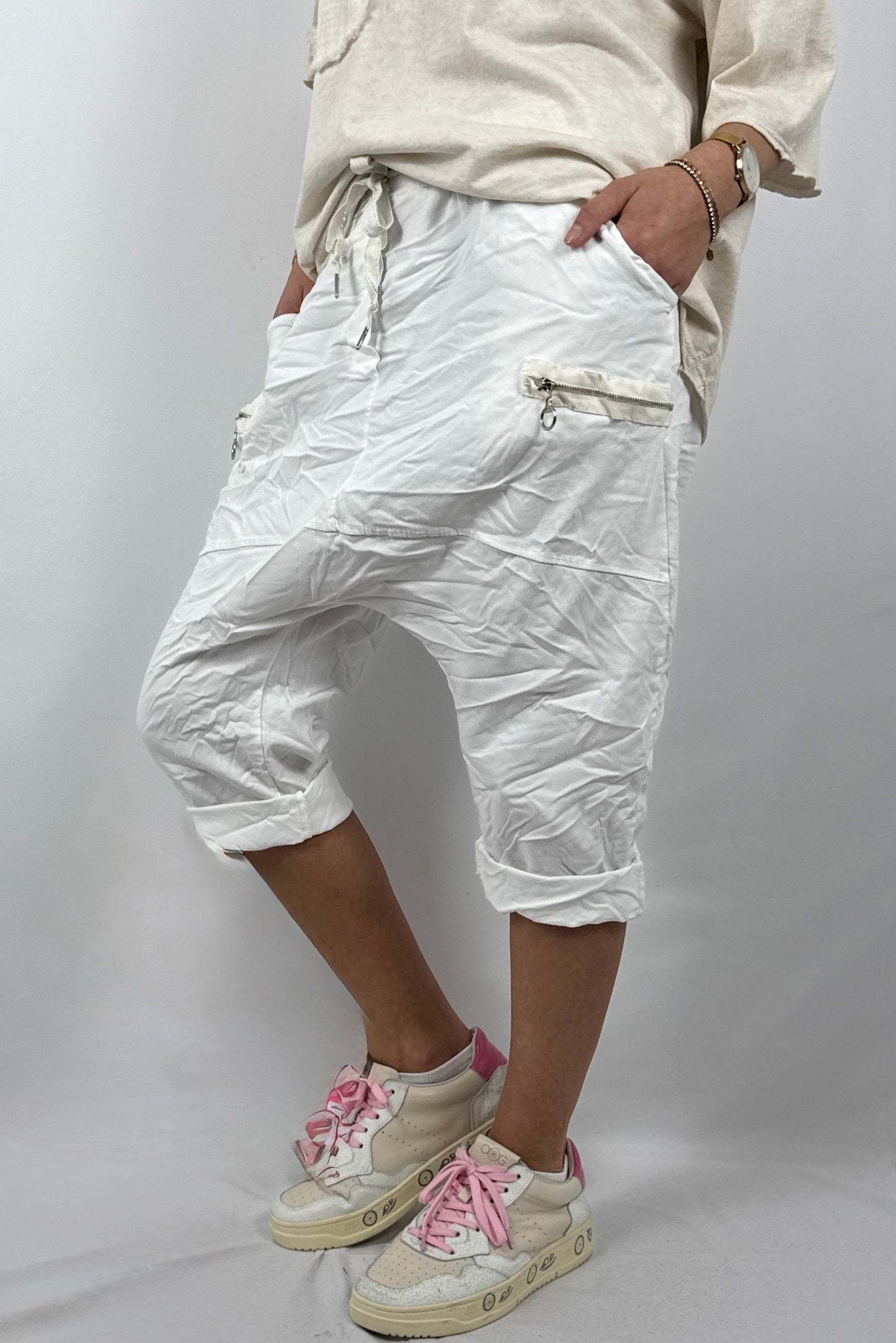 Damen Short mit Reißverschluss Details -Weiß