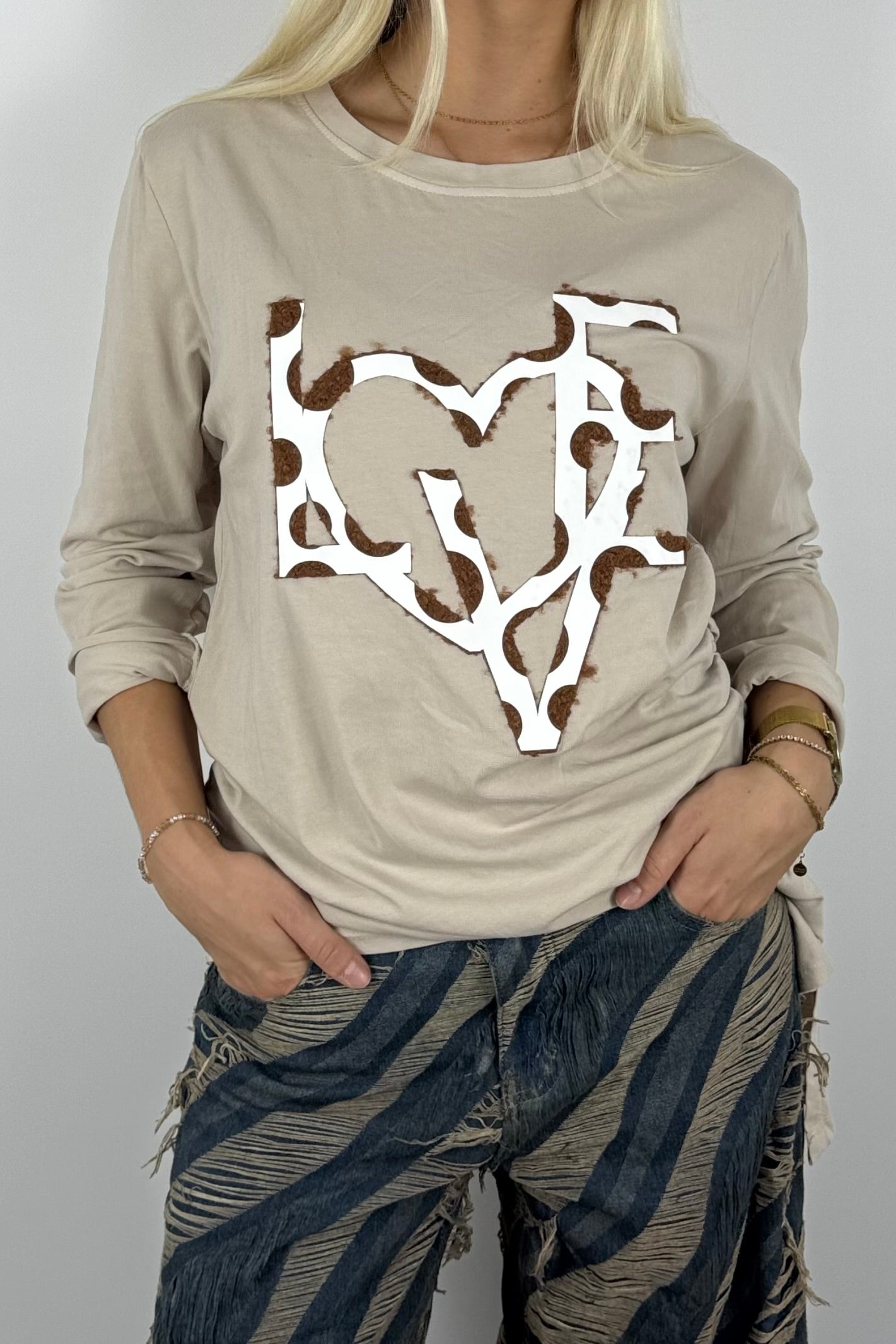 Damen Longshirt „LOVE“ mit Herz-Print – Oversize-Beige