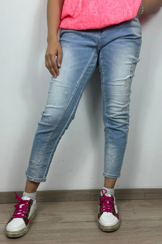 Boyfriend-Jeans mit Waschung und Used-Effekten