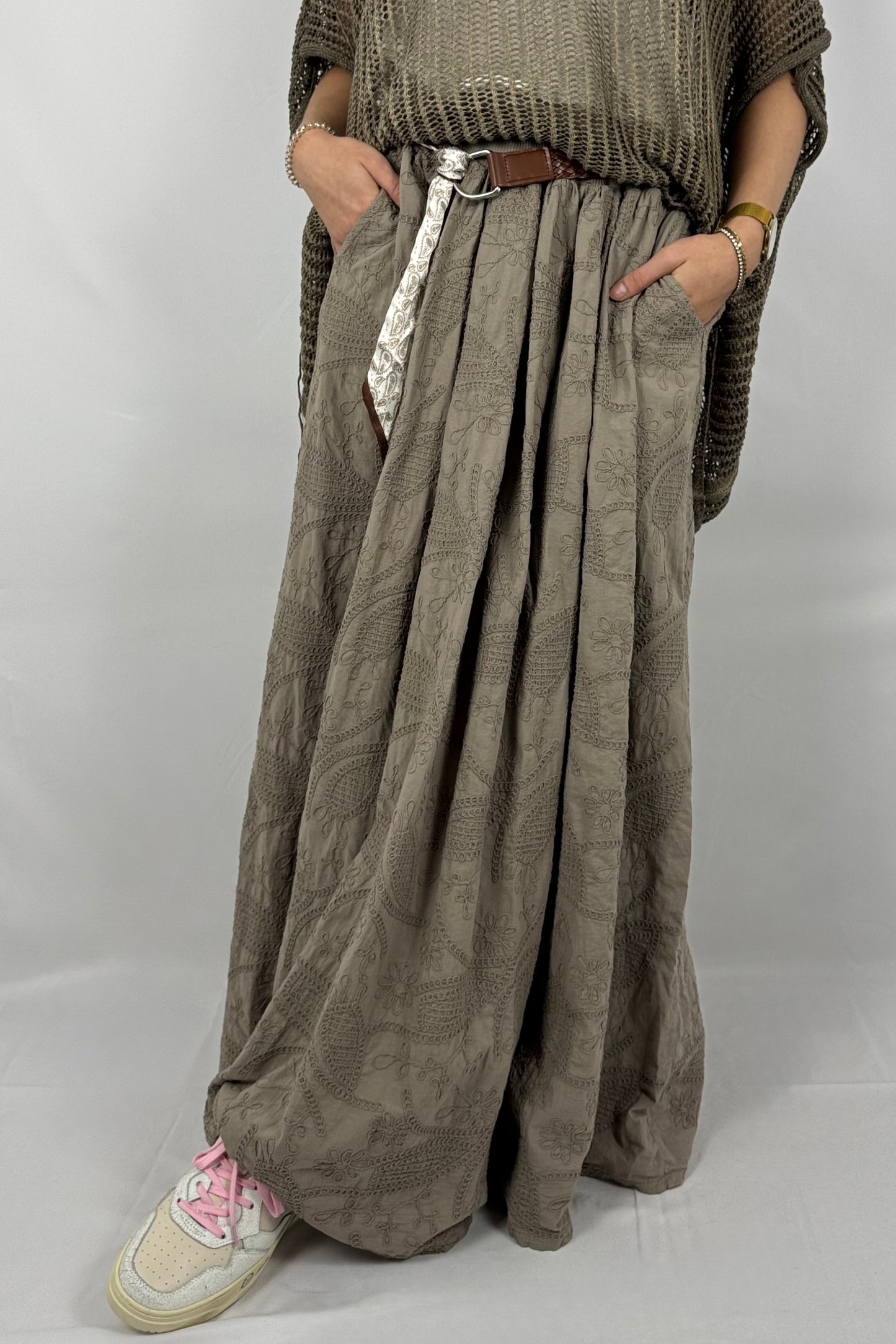 Boho Midi Rock mit Stickerei & Gürtel – Baumwolle -Mud