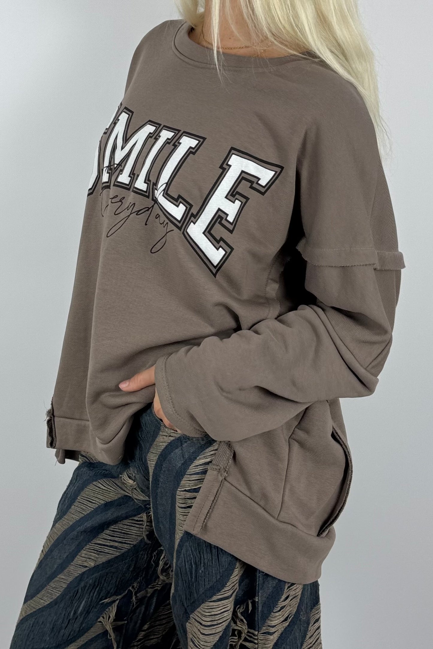 Damen Oversize Sweatshirt „SMILE Everyday“ –Mud
