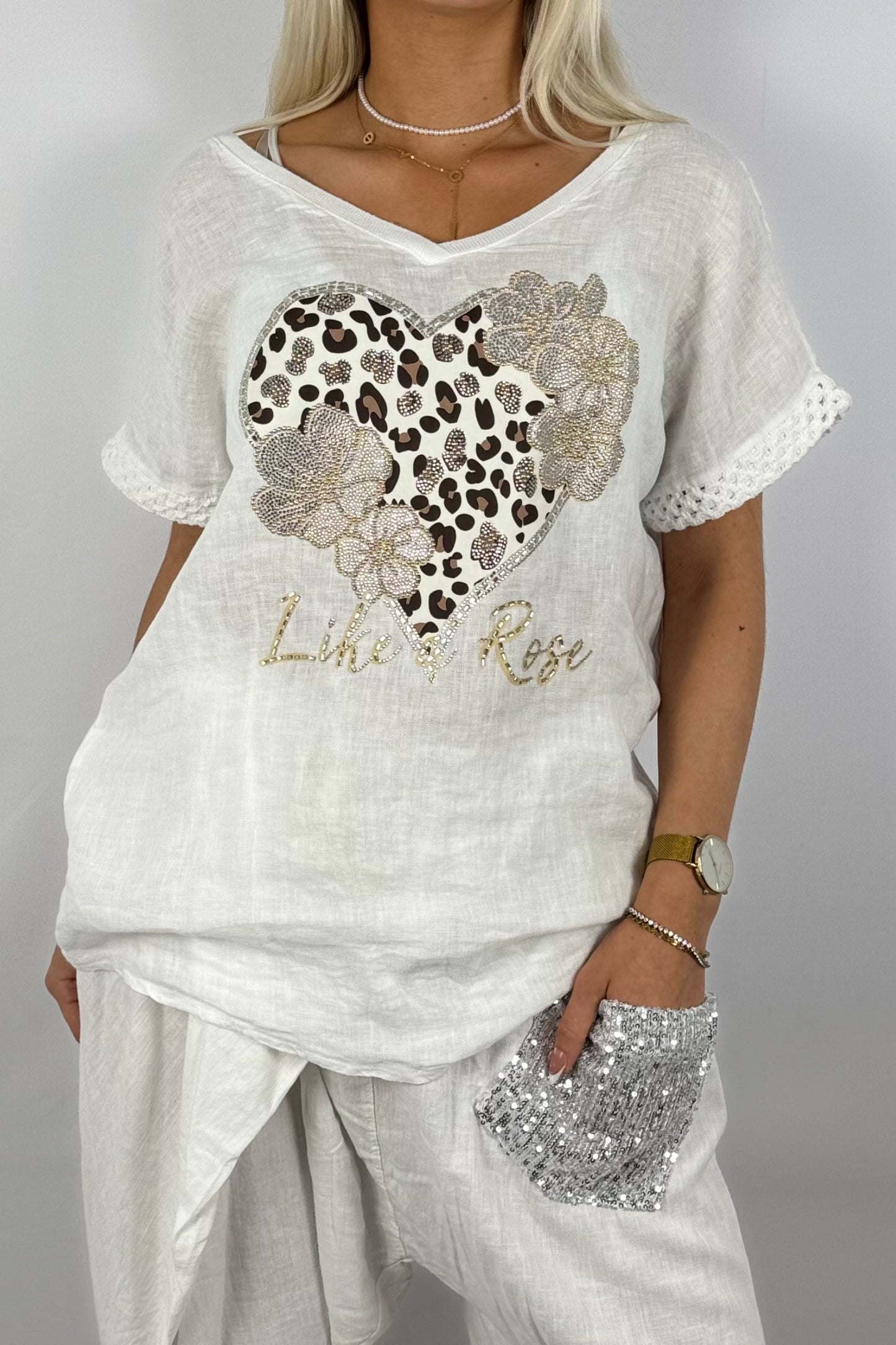 Leinen-Shirt mit Herzmotiv und Strass-Weiß