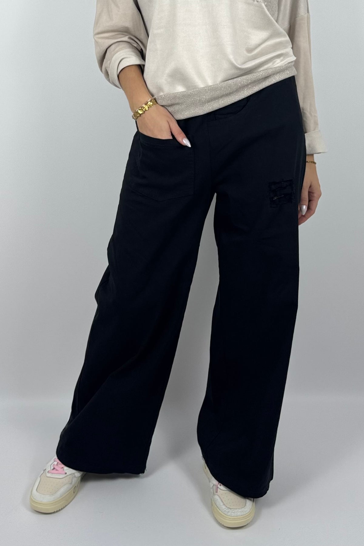 Damen Wide-Leg Hose mit Destroyed-Details – Schwarz