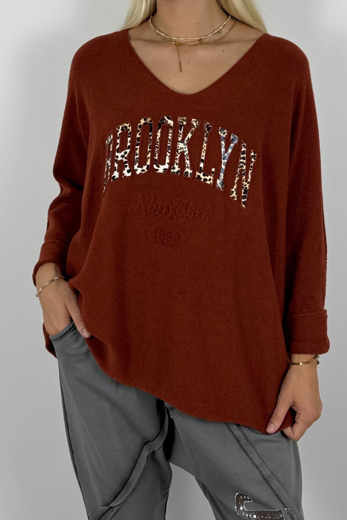 Oversize Shirt „BROOKLYN“ mit V-Ausschnitt – Rust