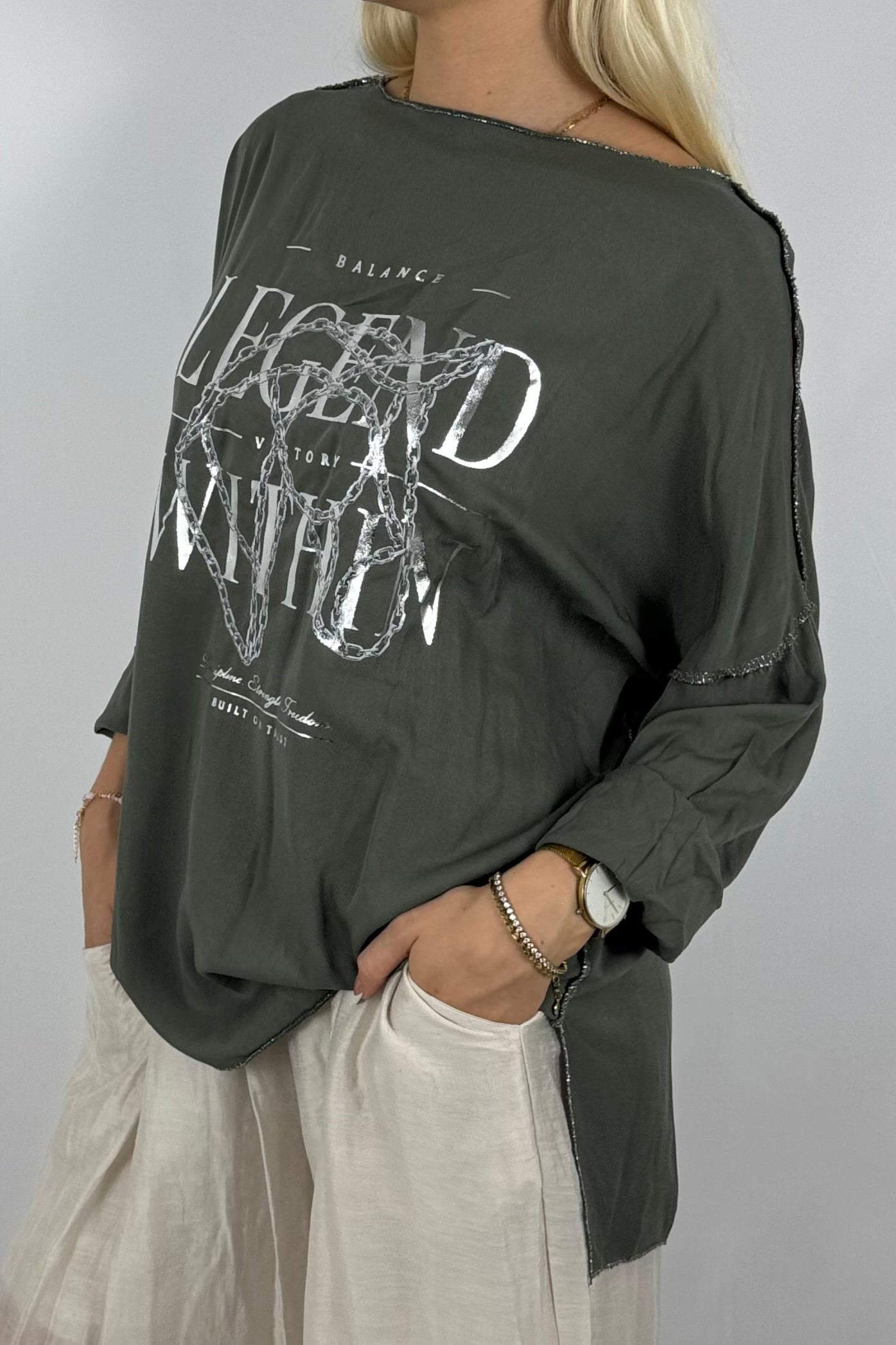 Oversize-Shirt mit Frontprint und Kettendetail-Khaki