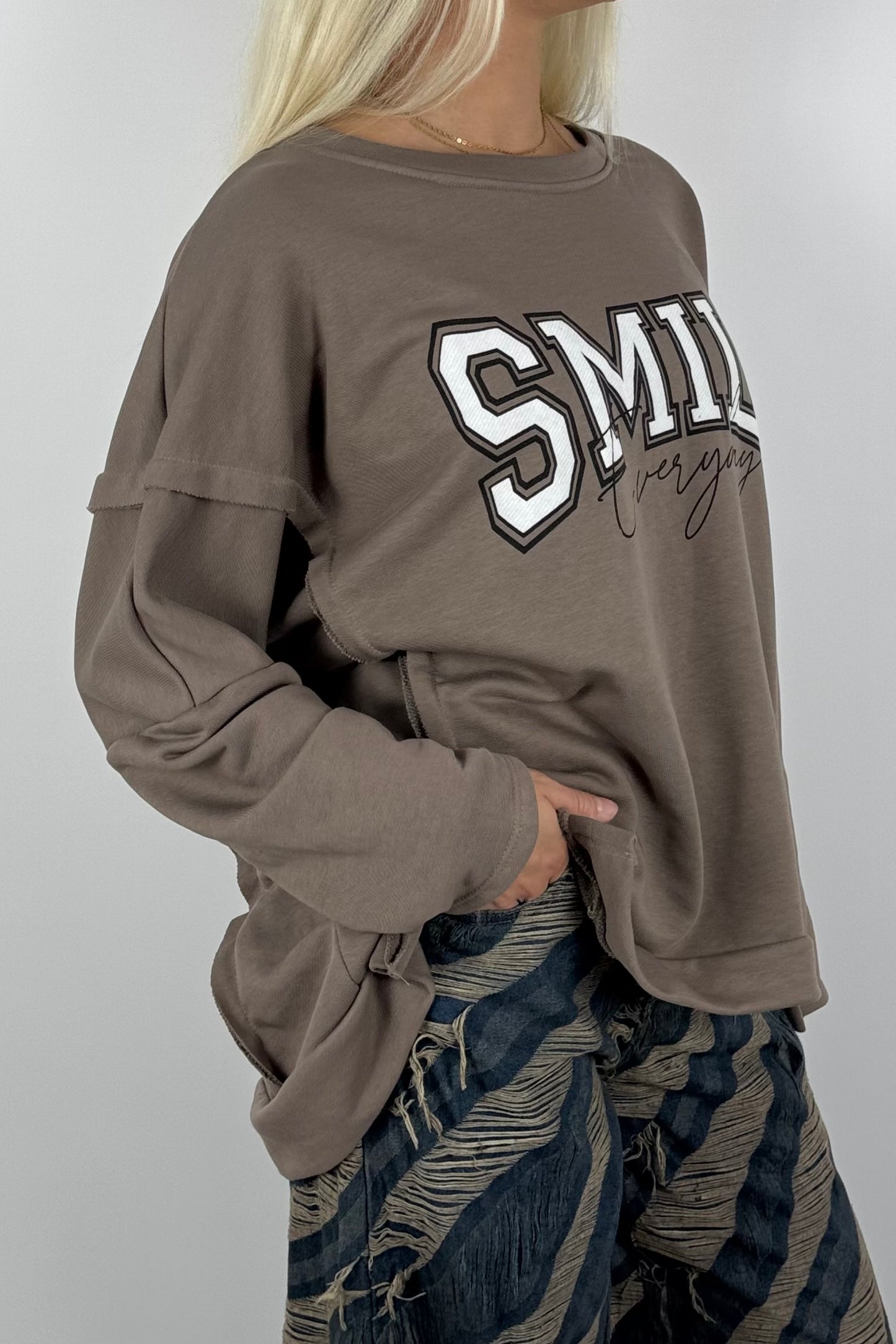 Damen Oversize Sweatshirt „SMILE Everyday“ –Mud