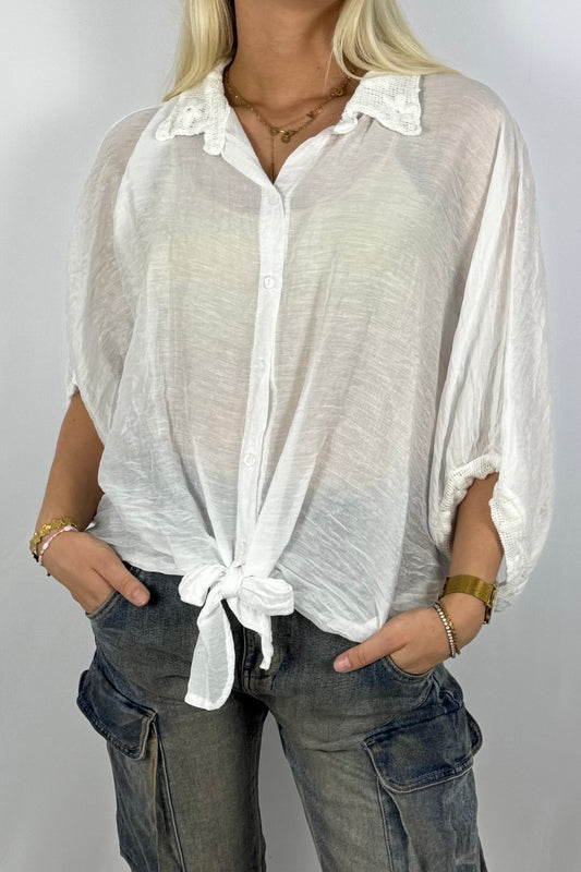 Leichte Bluse mit Häkelkragen –Weiß