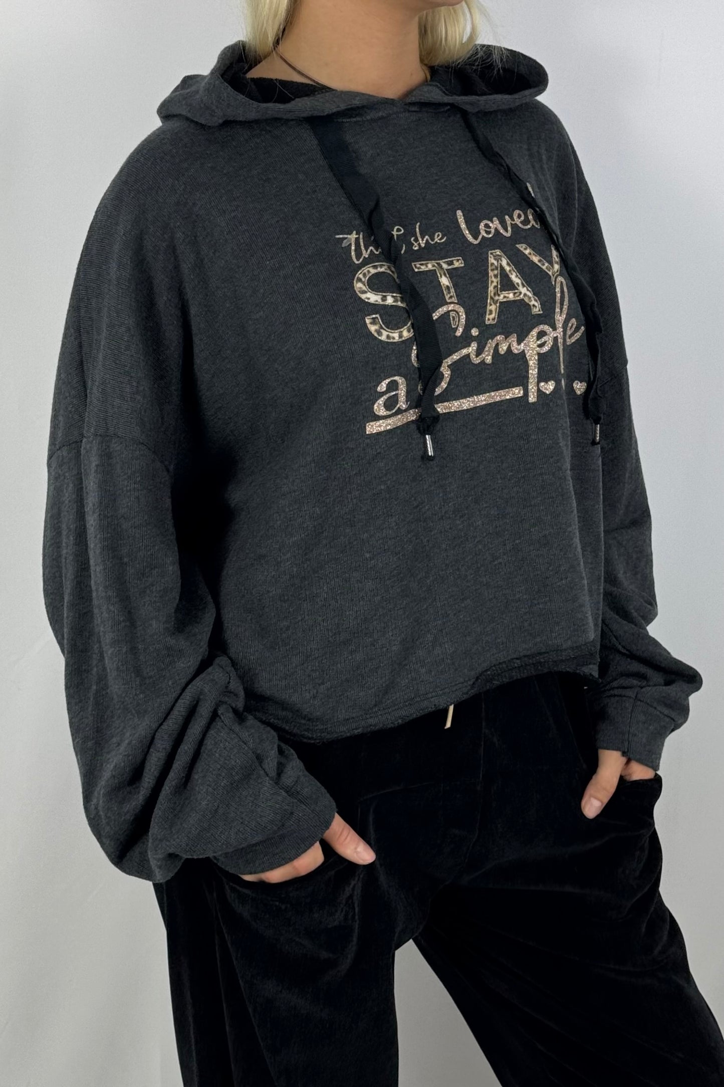 Damen Hoodie – Cropped mit Statement-Print-Schwarz