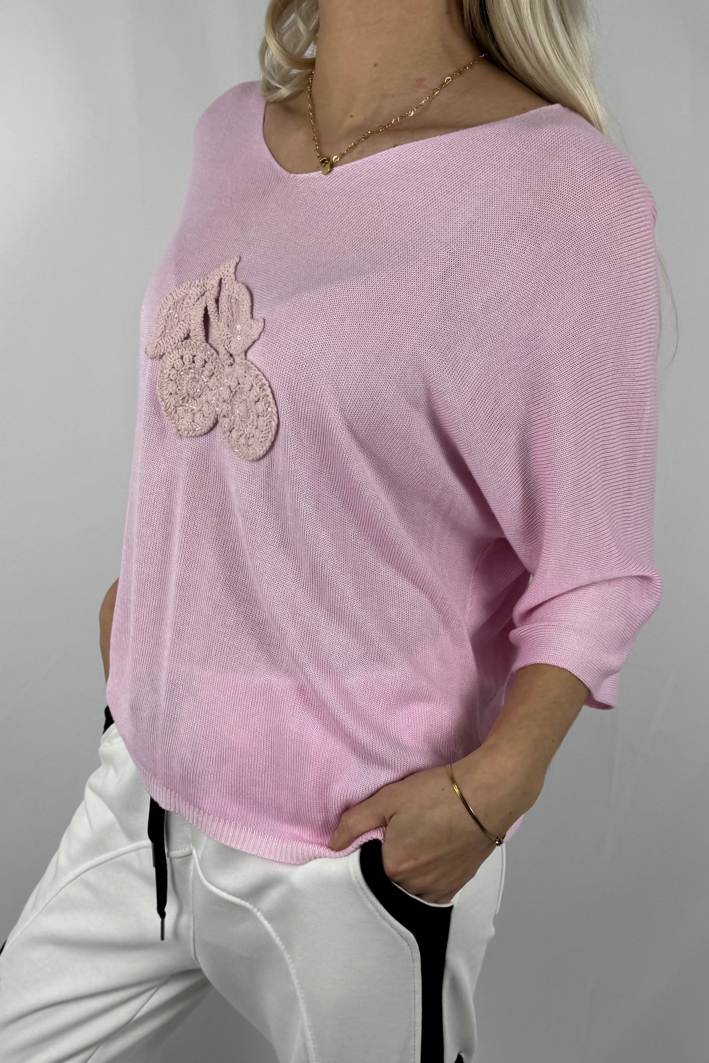 Shirt mit V-Ausschnitt & gehäkelter Applikation-B-Pink
