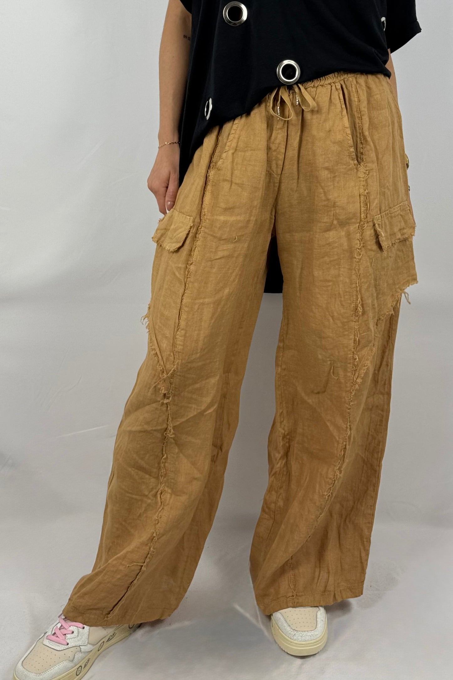 Leinenhose mit fransigen Details-Kamel