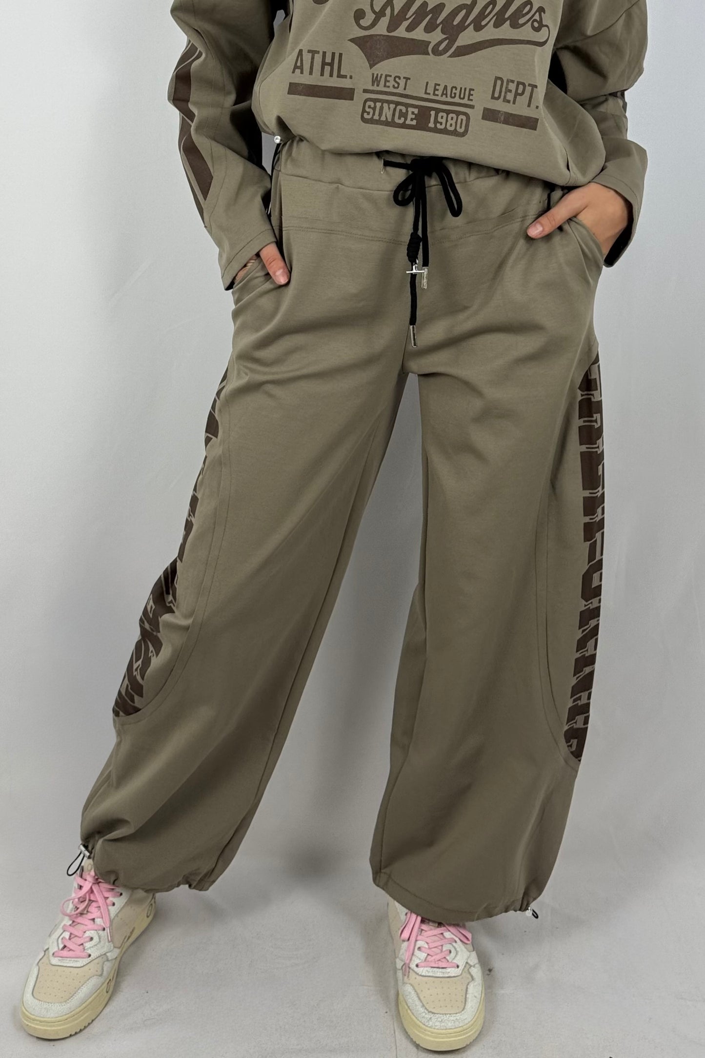 Damen Hose – Sportlicher Freizeit-Look mit Schriftzug-Mud