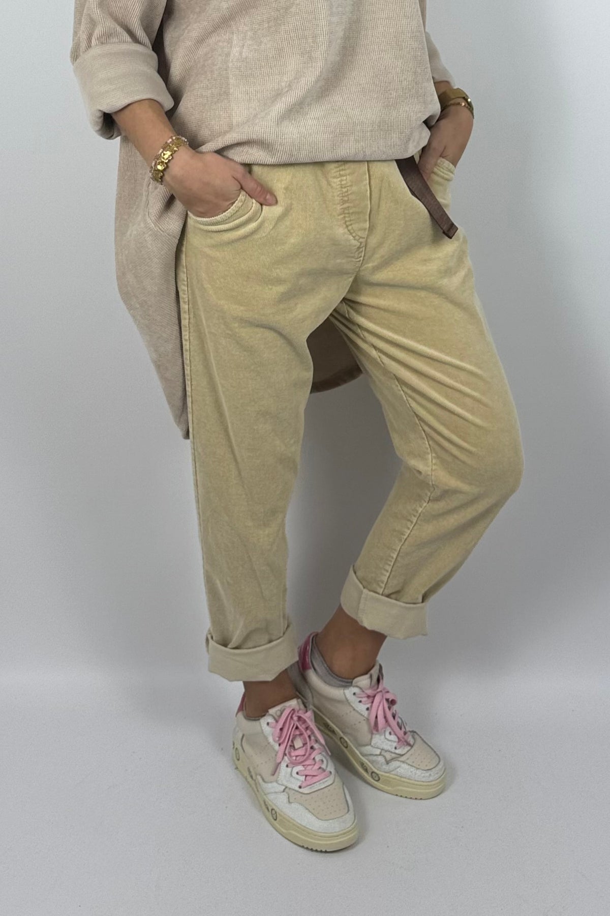 Damen Cordhose mit Gürtel – Beige