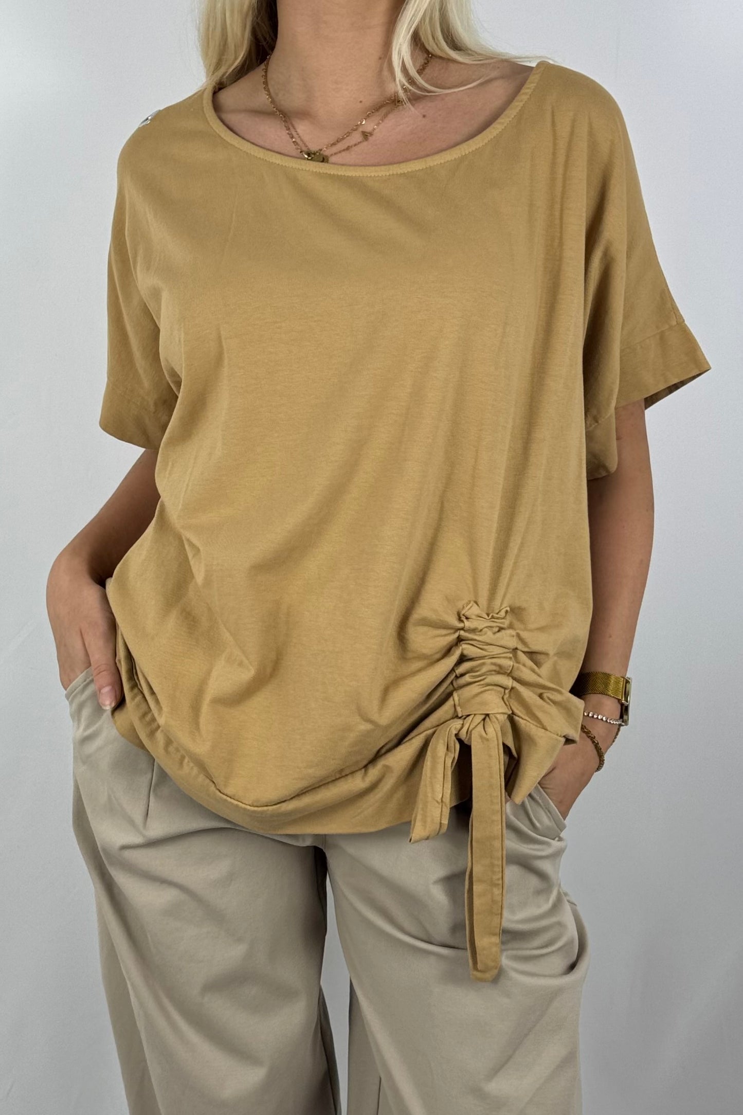 Shirt mit Raffdetail & Zierschnürung – lässig und modern-Kamel
