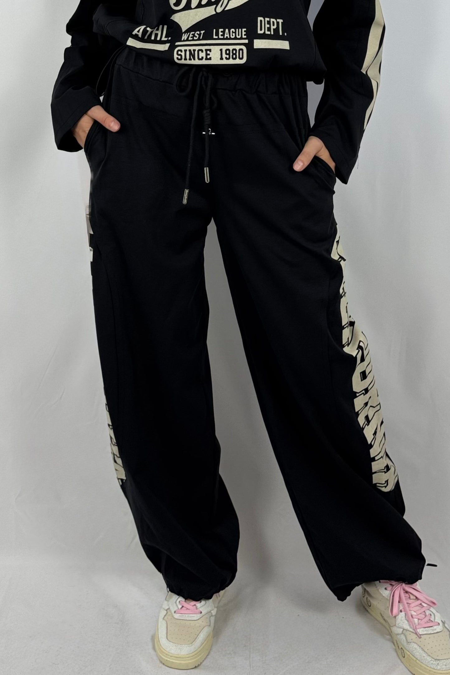Damen Hose – Sportlicher Freizeit-Look mit Schriftzug-Schwarz