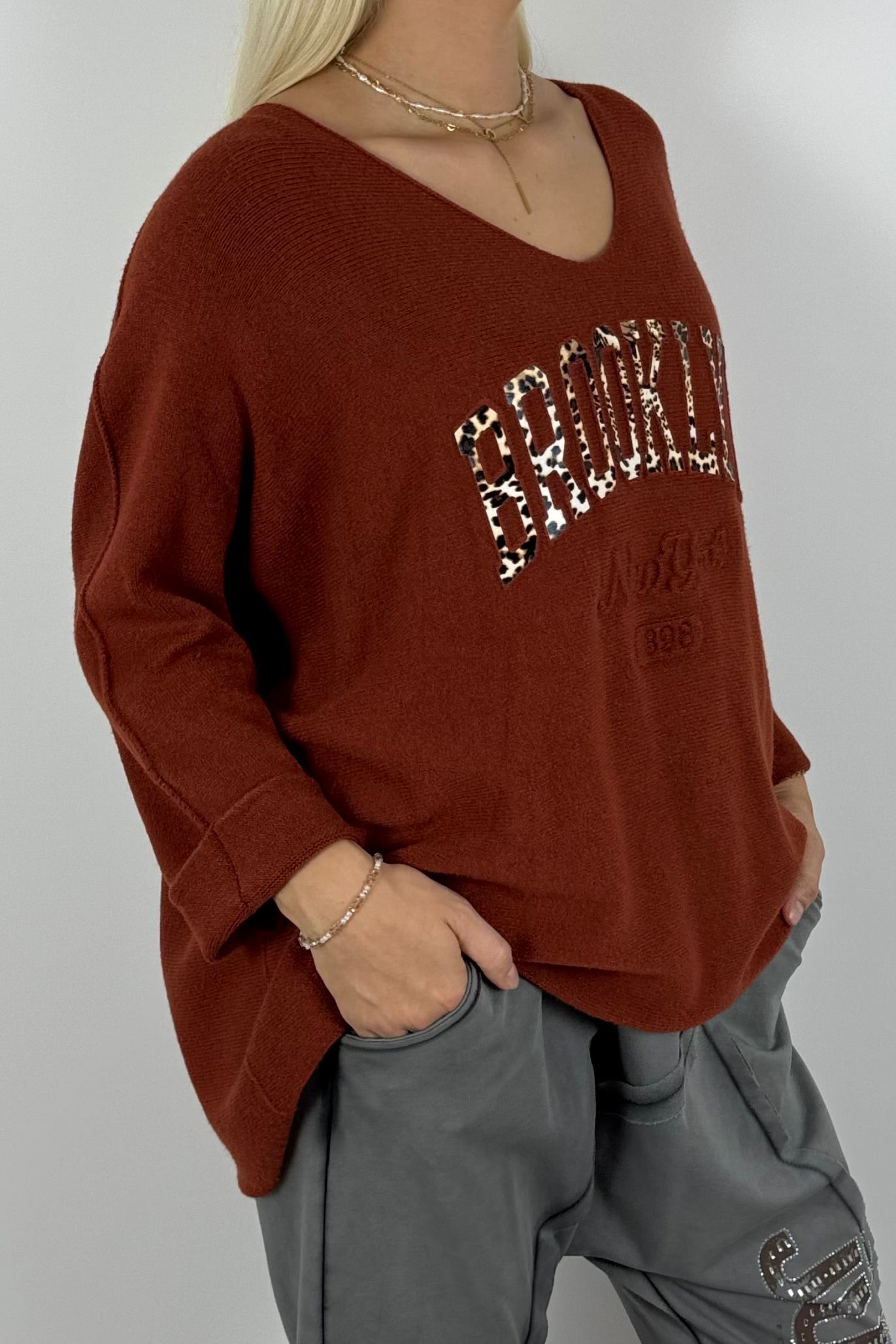 Oversize Shirt „BROOKLYN“ mit V-Ausschnitt – Rust