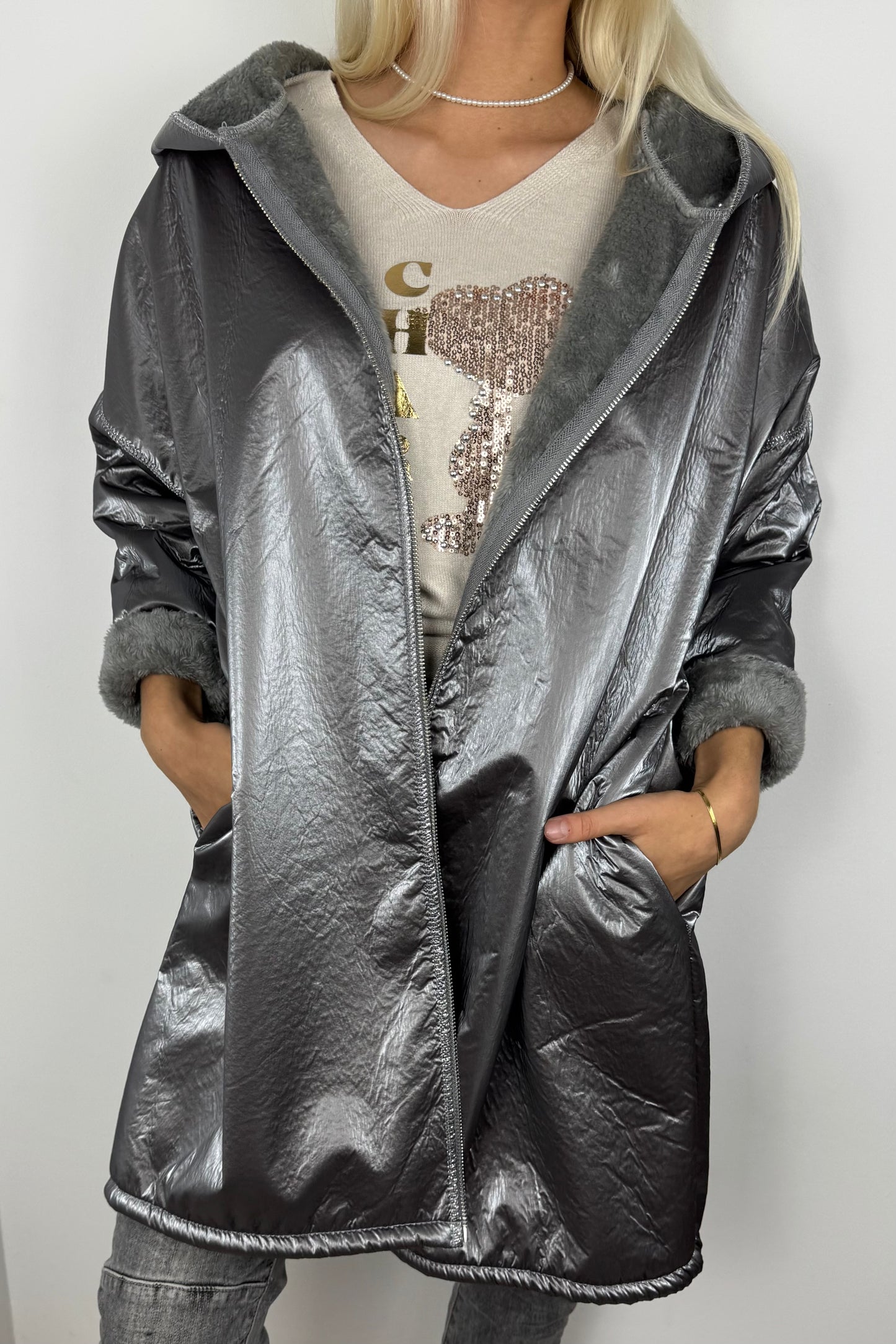 Damen Metallic-Jacke mit Teddyfutter und Reißverschluss –Grau