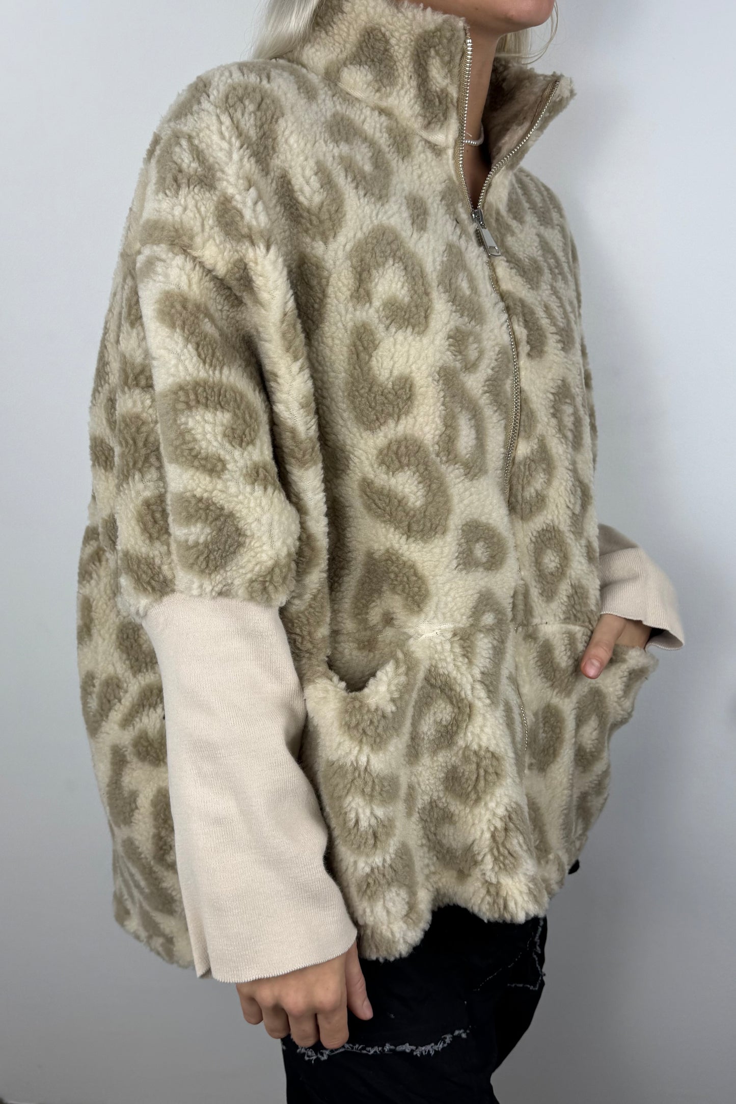 Oversize Teddy-Jacke mit Muster – Beige