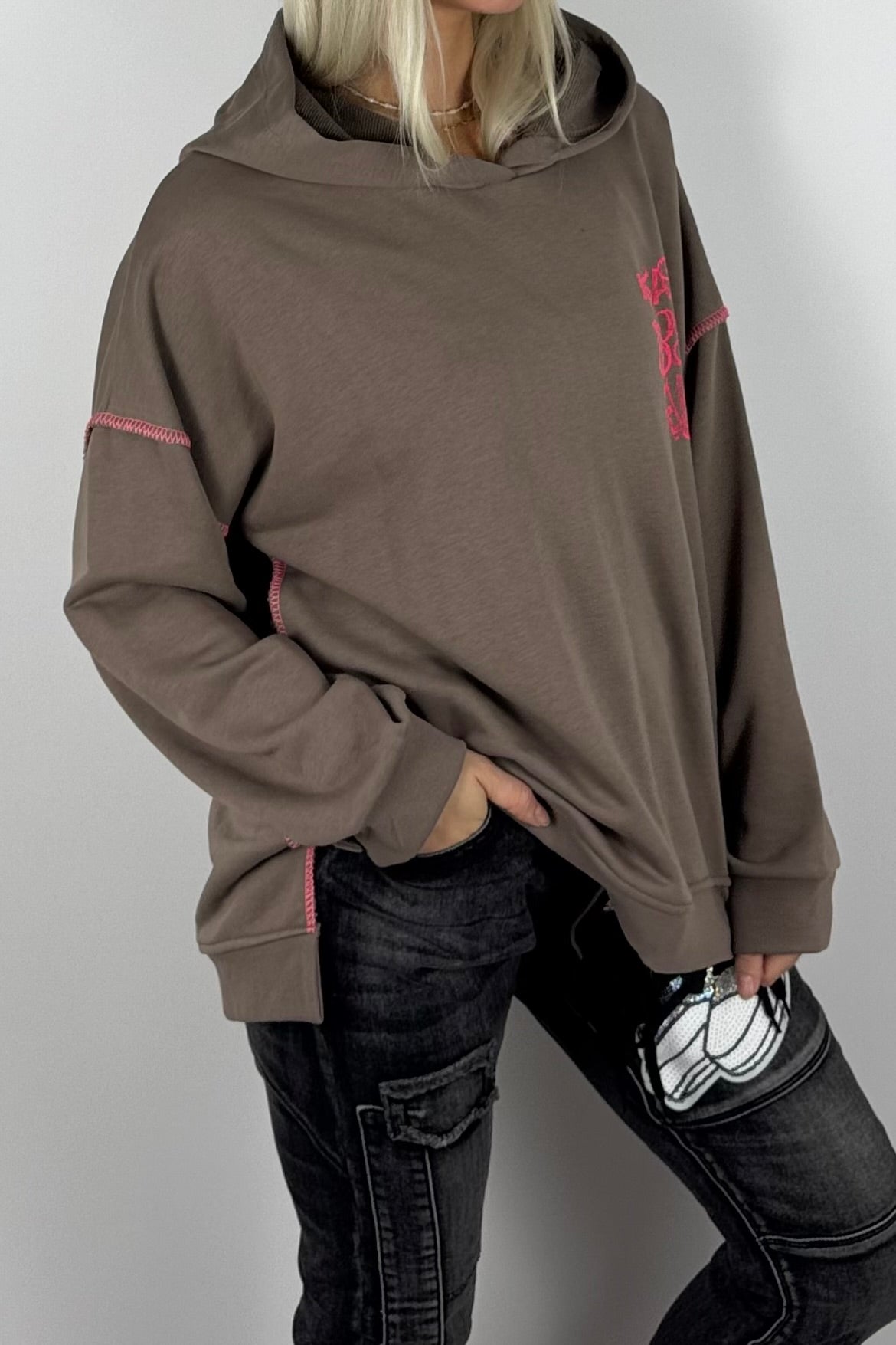 Damen-Hoodie mit Schriftprint und Ziernähten-Mud