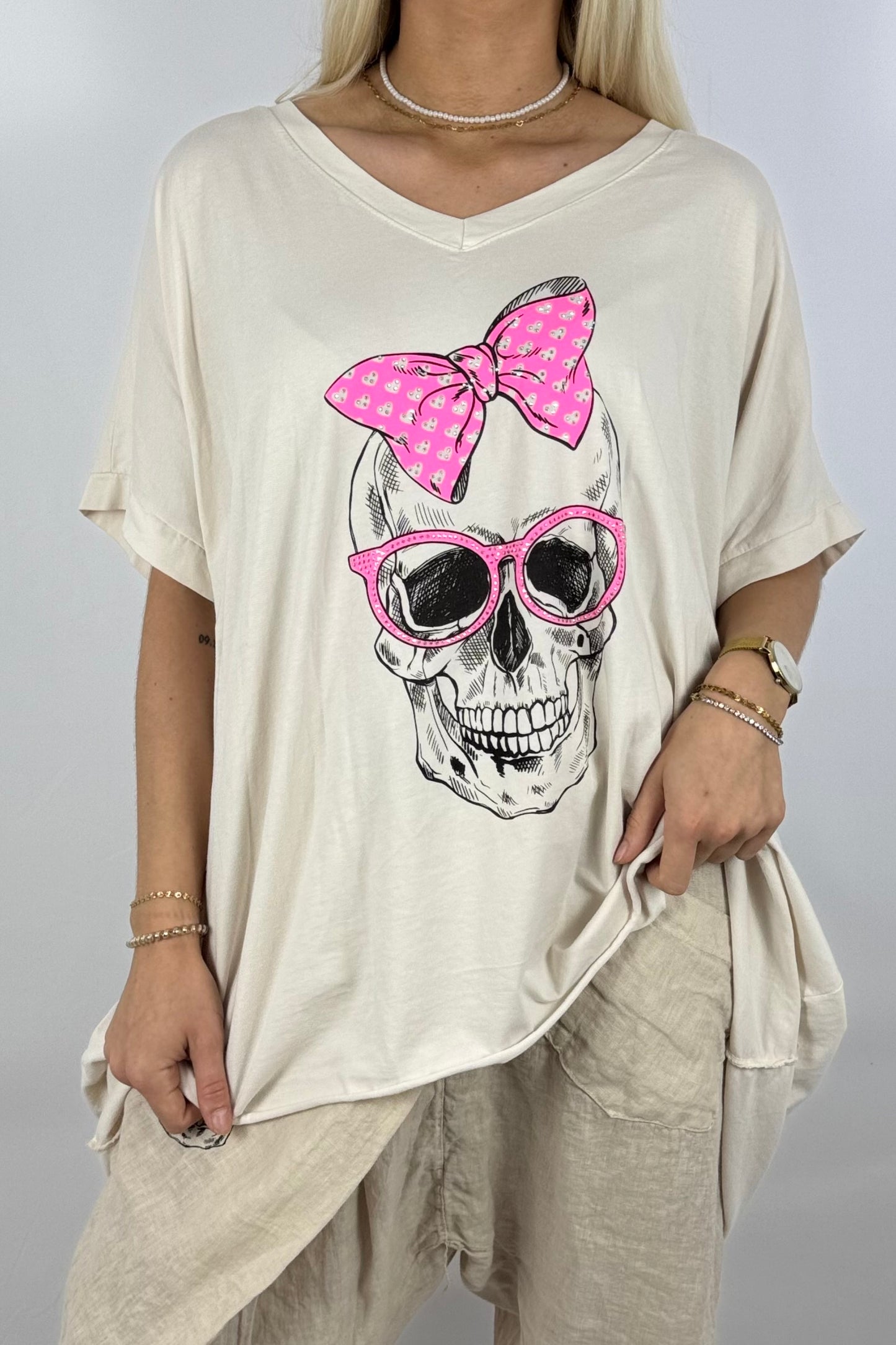 Oversize-Shirt mit Skull-Print & Neon-Details-Beige