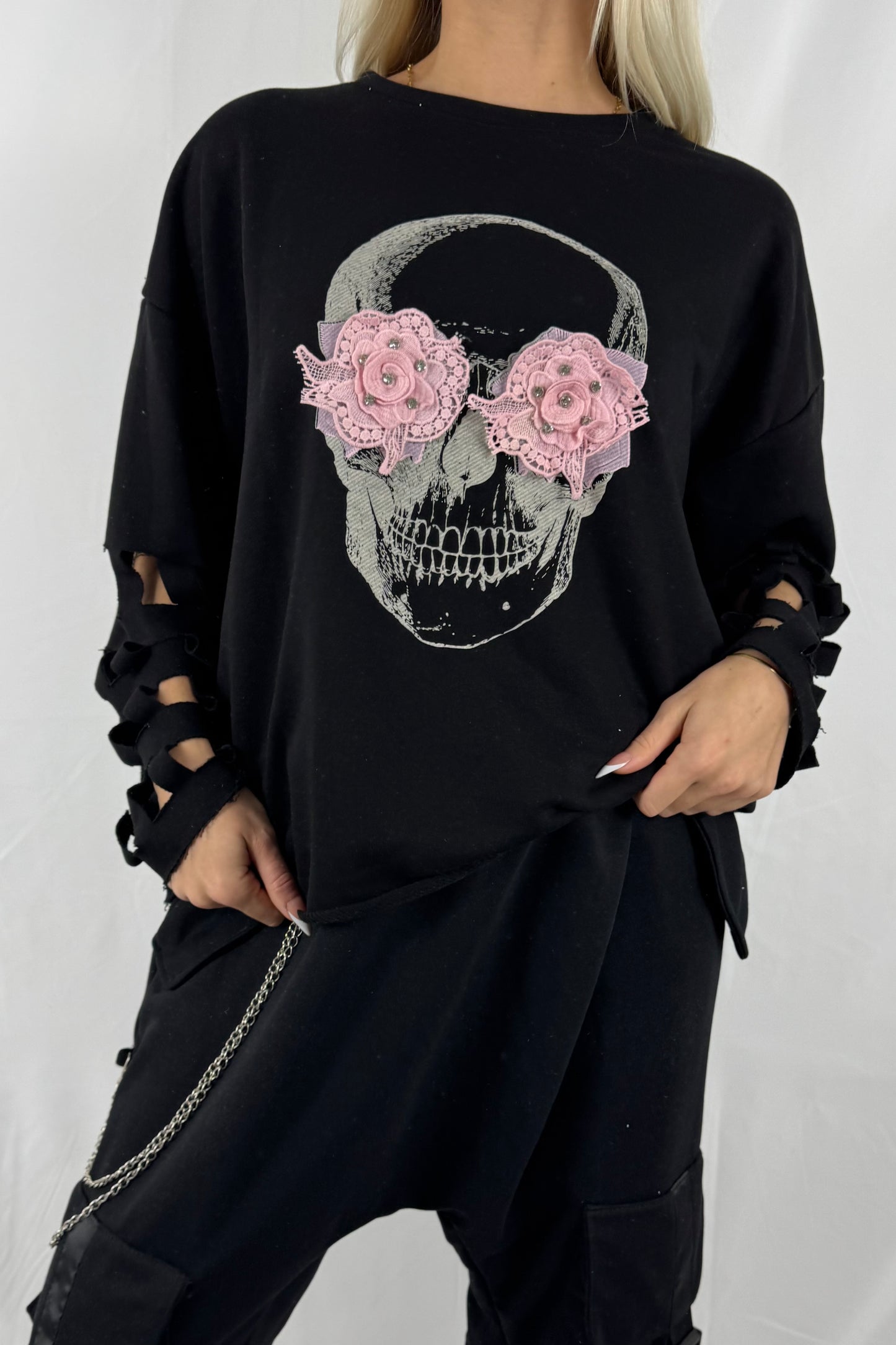 Oversize Shirt mit Totenkopf-Print & Cut-Out-Ärmeln –Schwarz