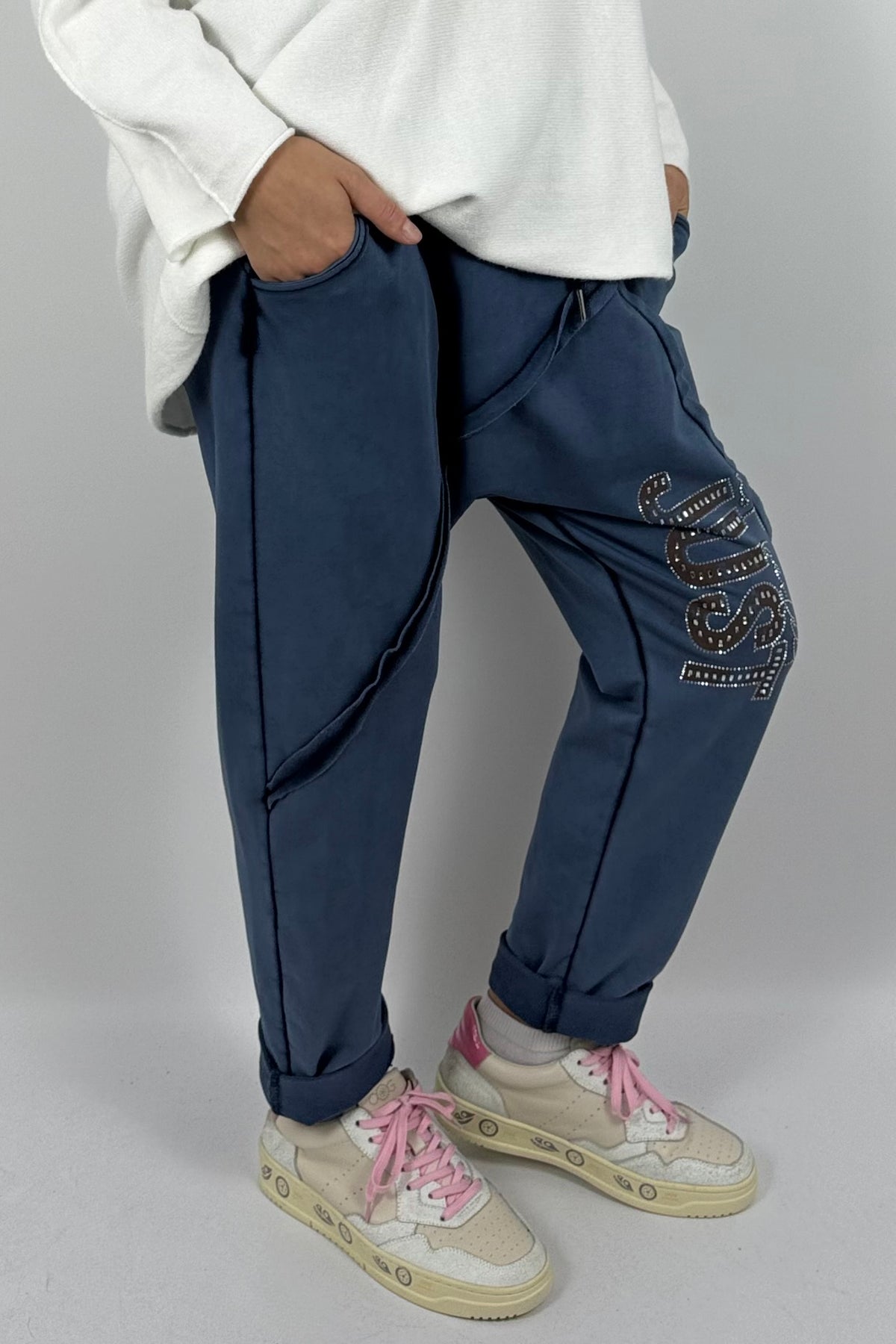 Lässige Baggy-Hose mit „JUST“-Detail – Navy