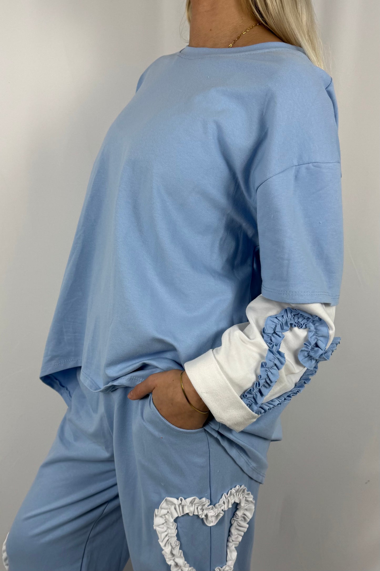 Damen Shirt mit Herz Applikation an den Ärmeln-Hellblau
