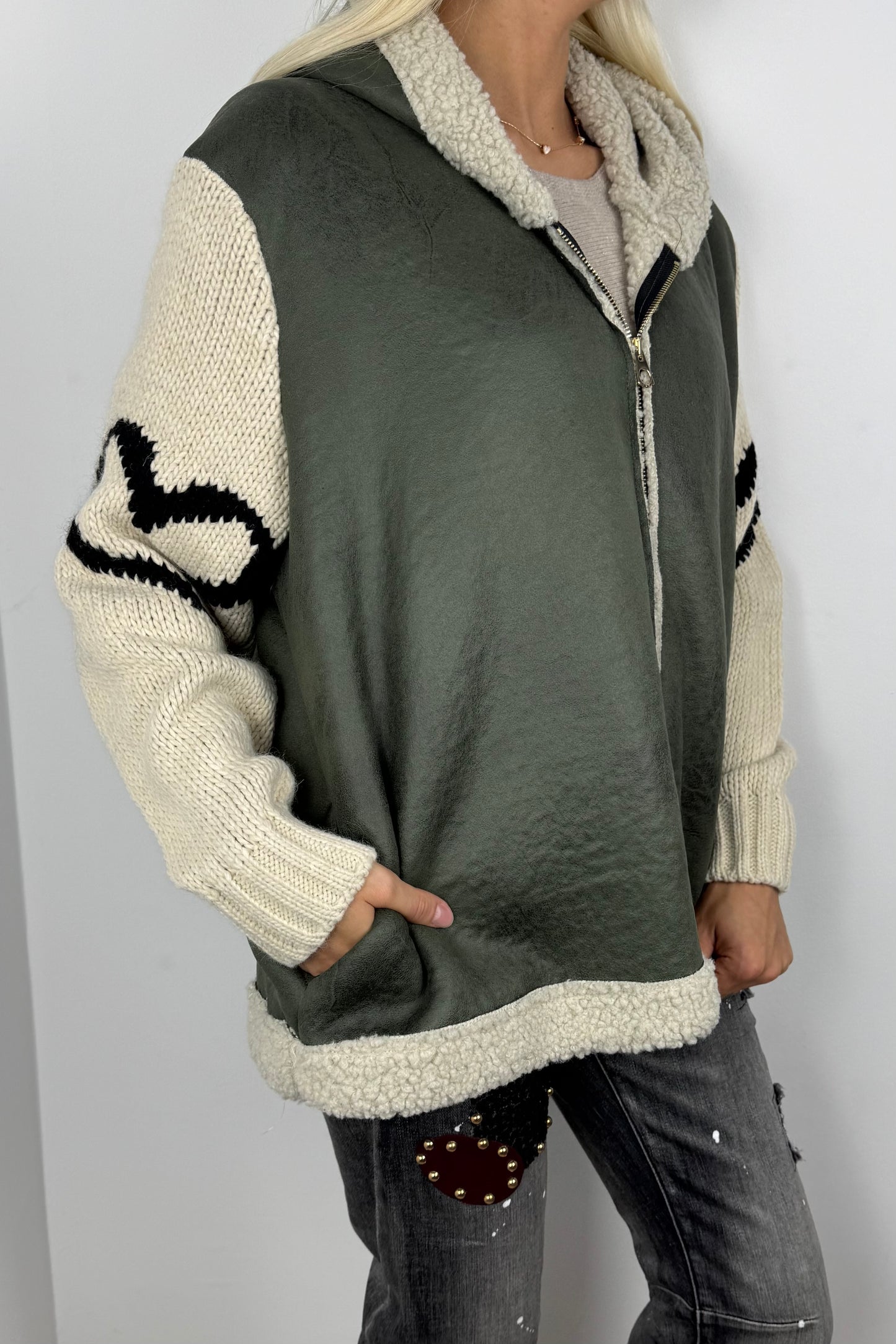 Jacke mit Teddyfutter und Strickärmeln –Khaki