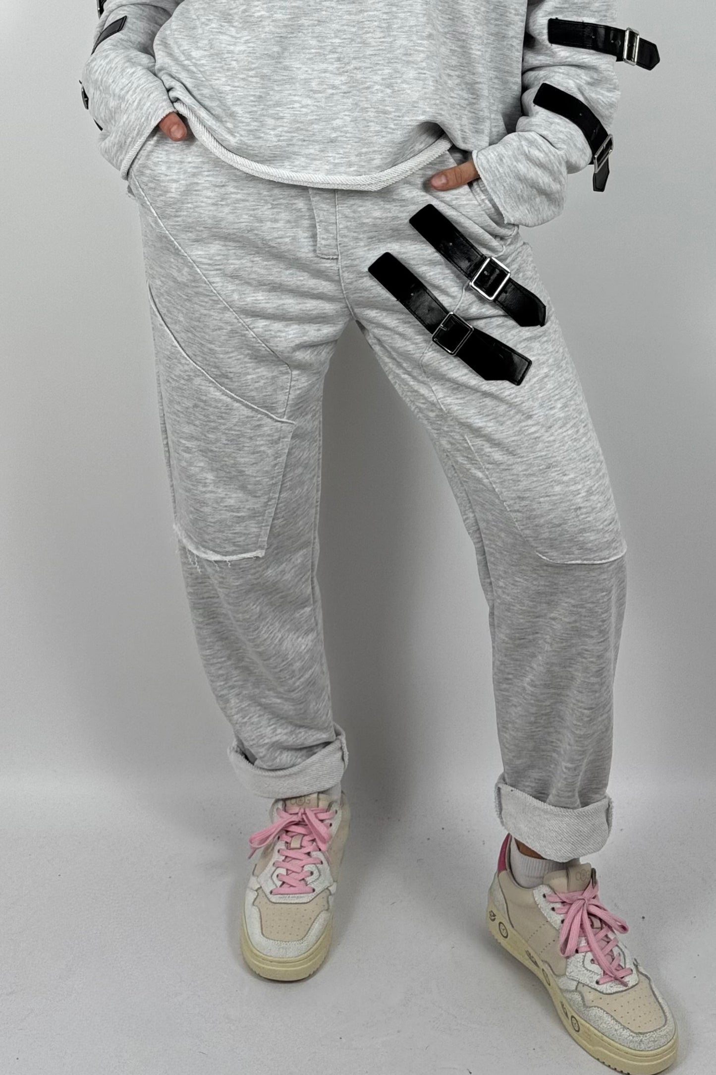 Lässige Oversize Jogginghose mit Schnallen-Details – Grau